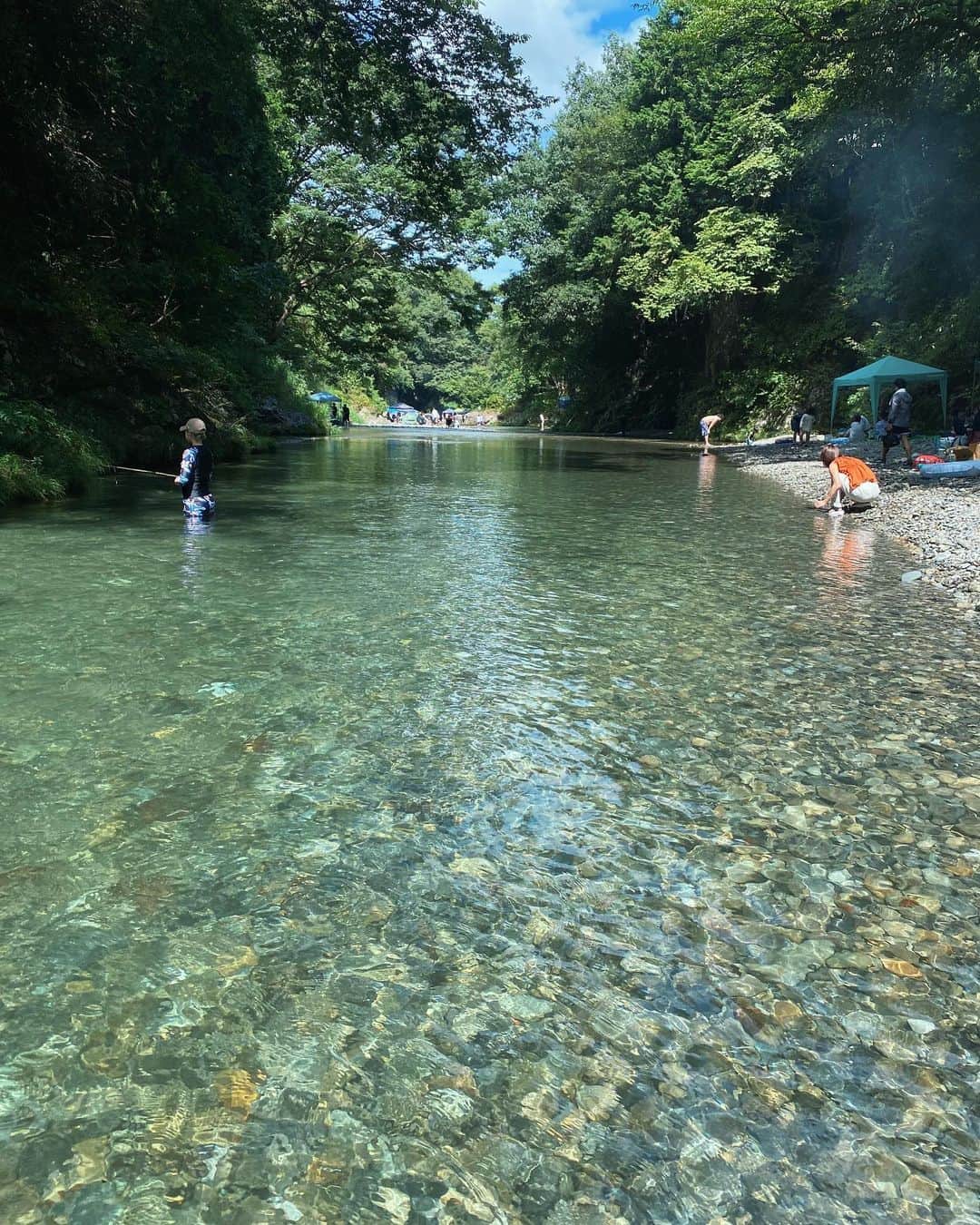 金子渚のインスタグラム：「夏休みスタート🌳  川遊び楽しすぎた 今年も沢山遊ぼうね！」