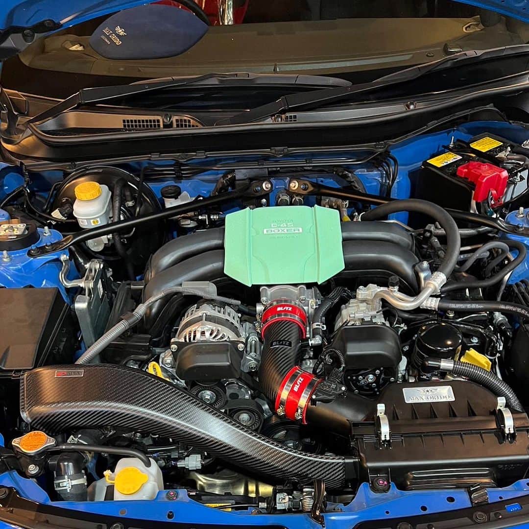 織戸学のインスタグラム：「bright Blue GR86に  @apexijapan   @blitz_japan_official   dry carbonが、 とても美しい 機能美  @ridox559_maxorido  @maaya_orido_559  @130ryokohama」