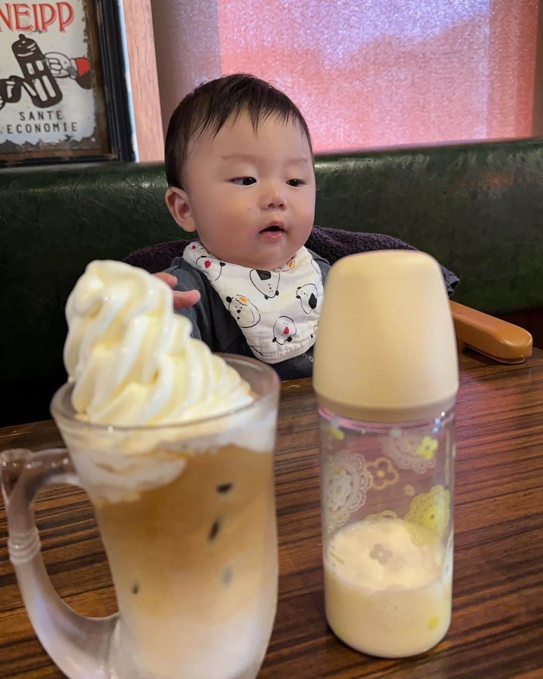 唯可（yuika）さんのインスタグラム写真 - (唯可（yuika）Instagram)「息子氏気付けば8ヶ月になりました  ねえ、あっという間すぎん？？ それと同時に私も同じく歳を取ってるんだということに気づき感慨深いです🙏  とにかく暑過ぎてチャイルドシートもベビーカーにも　@taotaostore_jp のクーラーファンシートが大活躍🤝これないと本当出かけられないレベルです🥹  大人の食事にめちゃくちゃ興味あるのに最近離乳食全然食べなくなってしまった息子氏🥹 どうしようかなぁ、、、 市販のやつに切り替えようかなと考える日々です🩶  元気に育ってくれてありがとう❣️  #暑さ対策#クーラーファンシーと#ベビーカー#チャイルドシート#赤ちゃん#や8ヶ月ベビー#8ヶ月男の子#8ヶ月離乳食 #8ヶ月baby #赤ちゃんのいる生活 #男の子ママ#男の子#一姫二太郎」8月8日 18時45分 - yu.i.k.a
