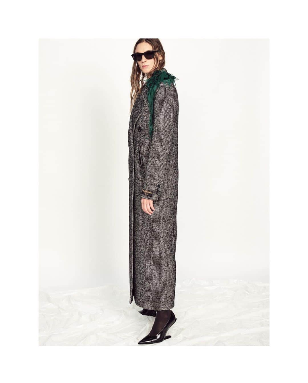 ヌメロ ヴェントゥーノさんのインスタグラム写真 - (ヌメロ ヴェントゥーノInstagram)「N21 PRE-FALL 23 BY ALESSANDRO DELL’ACQUA.  MILANO, 12.2022  #N21PreFall23 #N21 by #AlessandroDellAcqua」8月8日 16時31分 - numeroventuno