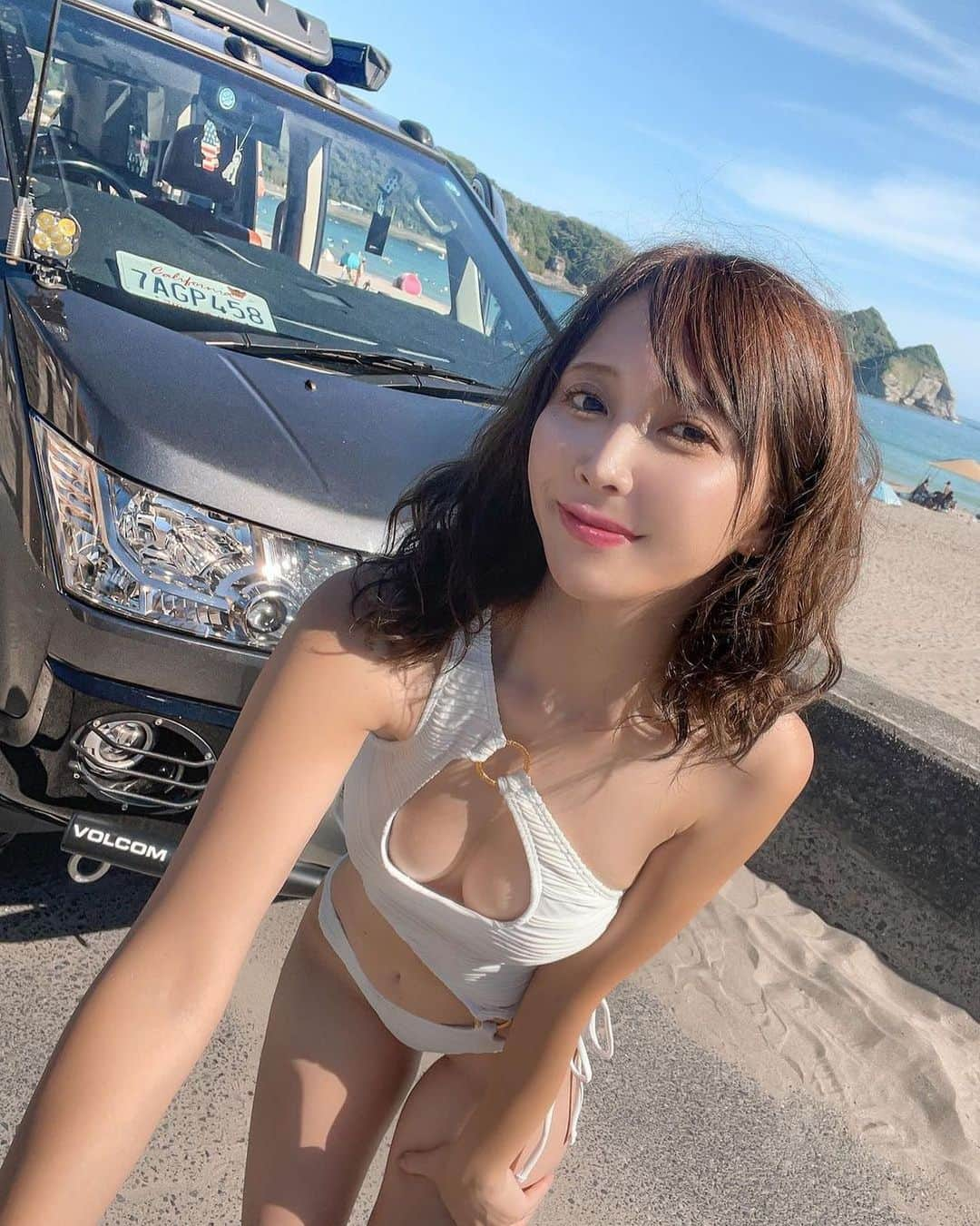 美女美容事情さんのインスタグラム写真 - (美女美容事情Instagram)「《愛車と水着ショット👙🚙》 *⁠ リポストを使って素敵な美女の投稿を紹介させて頂く【ビジョビ💄美女美容事情💅】のコーナーです✨ *⁠ 今回ご紹介させて頂きますのは!!👀❤︎⁠⠀ みちゃんさん< @michan.delica_d5_4x4 >の素敵なお写真📸⁠⠀⁠⠀⁠⠀⁠ *⁠⠀⁠⠀⁠⠀⁠⠀ デリカを運転する水着美女🖤🧡 カッコよくて可愛らしいです😳🌿 *⠀⁠⠀⁠⠀⁠⠀⁠⠀ みちゃんさん< @michan.delica_d5_4x4 > ⁠⠀⁠⠀⁠⠀⁠⠀ 素敵な投稿ありがとうございました☺️📸✨ *⠀⁠⠀⁠⠀⁠⠀⁠⠀ みちゃんさんのアカウントには他にも素晴らしい投稿が沢山ありますので是非覗いてみてくださいね💁‍♀️💙⁠⠀⁠⠀⁠⠀⁠⠀ *⠀⁠⠀⁠⠀⁠⠀⁠⠀ △▼△▼△▼△▼△▼△▼△▼△▼△▼ ⁠⠀⁠⠀⁠⠀ ❤🧡💛「美女美容事情」💚💙💜⠀⠀⠀⠀⠀⠀⠀⠀⠀⠀⠀⠀⠀⠀⁠⠀⁠⠀⁠⠀⁠⠀⁠⠀ 👇掲載ご希望の方は👇⠀⠀⠀⠀⠀⠀⠀⠀⠀⠀⠀⠀⠀⠀⠀⁠⠀⁠⠀⁠⠀⁠⠀⁠⠀ @b_b_j.jタグ付けと🖤 #ビジョビ ⁠⠀ 🖤タグ付けお願いします✨⠀⠀⠀⠀⠀⠀⠀⠀⠀⠀⠀⠀⠀⠀⠀⁠⠀⁠⠀⁠⠀⁠⠀⁠⠀ △▼△▼△▼△▼△▼△▼△▼△▼△▼ ⁠⠀⁠ #夏 #ビーチガール #ビキニ #自撮り界隈  #自撮り女子 #四駆女子 #車好き女子」8月8日 16時45分 - b_b_j.j