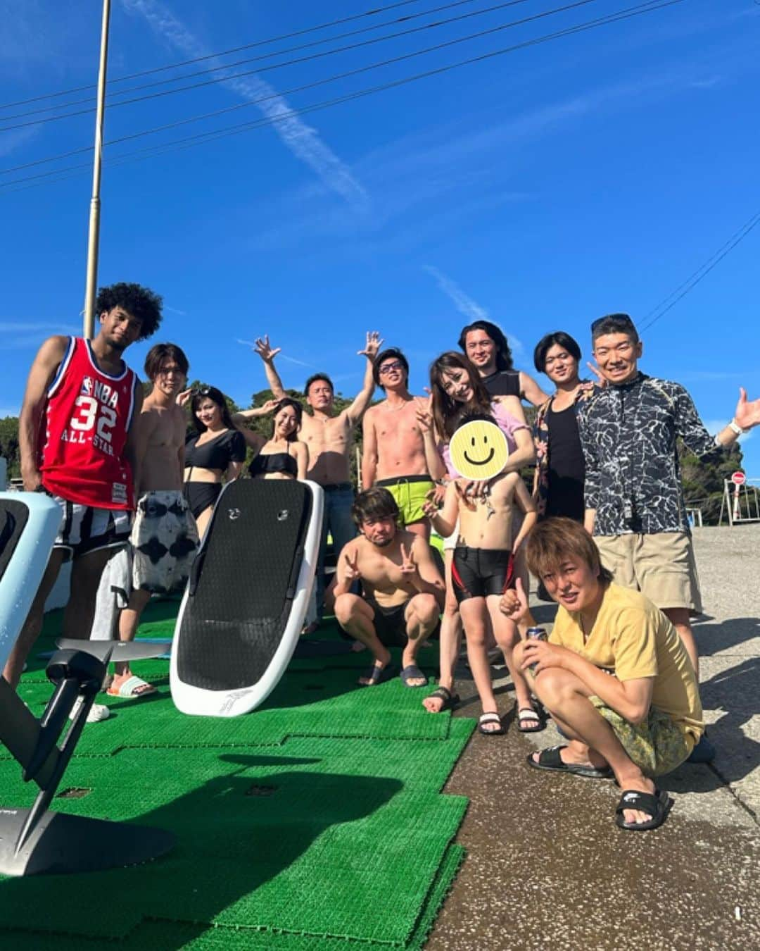 おかもとまりさんのインスタグラム写真 - (おかもとまりInstagram)「【三浦海岸】息子と友達たちと🌊❤️  お目当ては、 #liftefoil @lift_efoil_sea だよ🙆‍♀️私は水が怖くて(苦笑)乗れなかったけど、乗った人みんな楽しかったみたい！！  #eFoil @lift_efoil_sea 是非チェックしてみてね◎  息子と涙打ち際でずっと遊んでた☺️ たくさんのお友達が息子と遊んでくれたから嬉しかったよ😌♡  良い夏の思い出になりました❣️  #liftefoil #efoil #seアミューズメント」8月8日 16時50分 - okamotomari1213