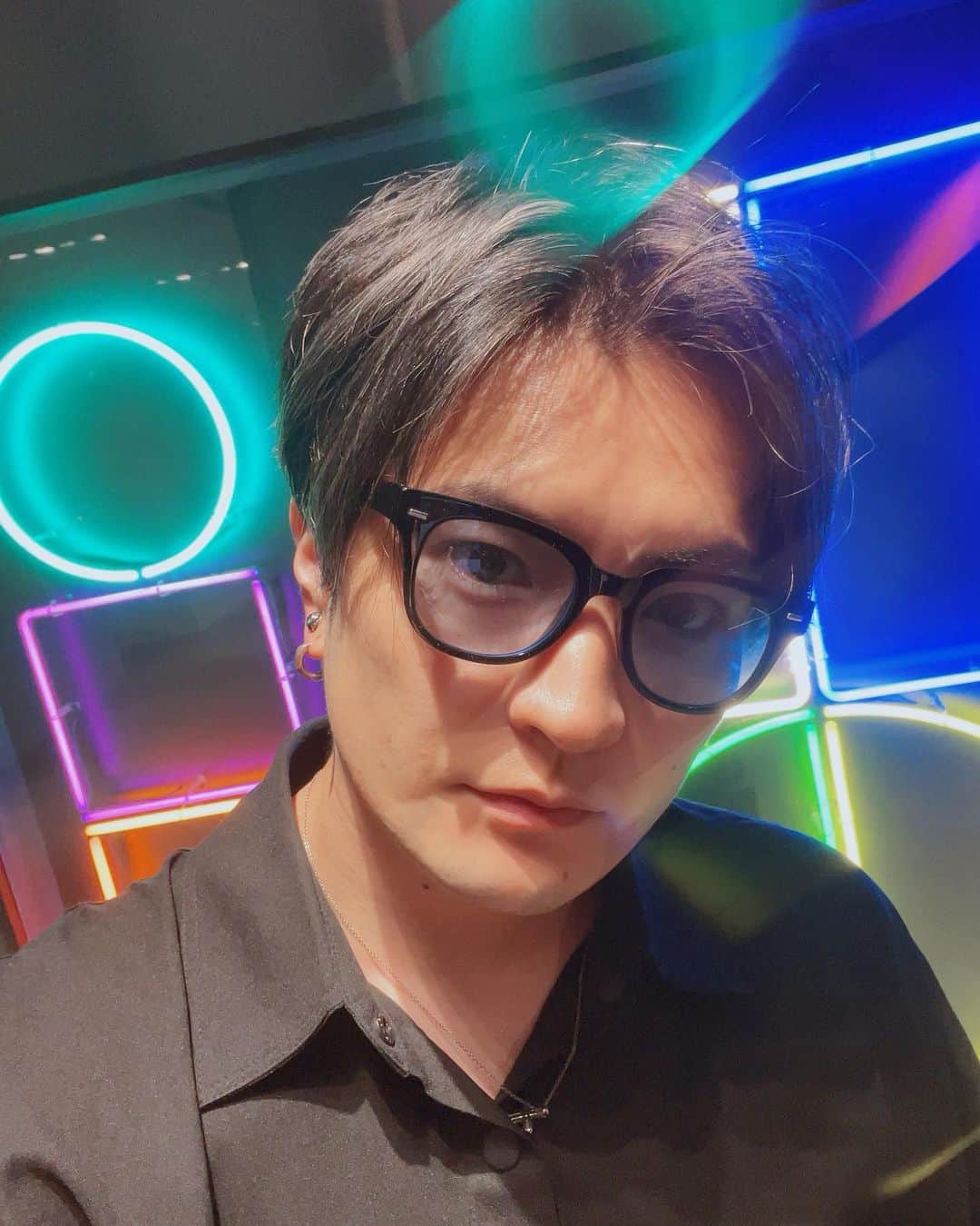 のインスタグラム：「🟪🔵🟦🟧🌐✨  #cut #menshair  #tokyo #japan」