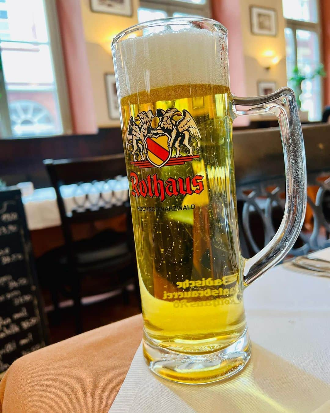 荒幡亮平のインスタグラム：「ドイツビール🇩🇪🍻  #🇩🇪  #🍺 #🥩」