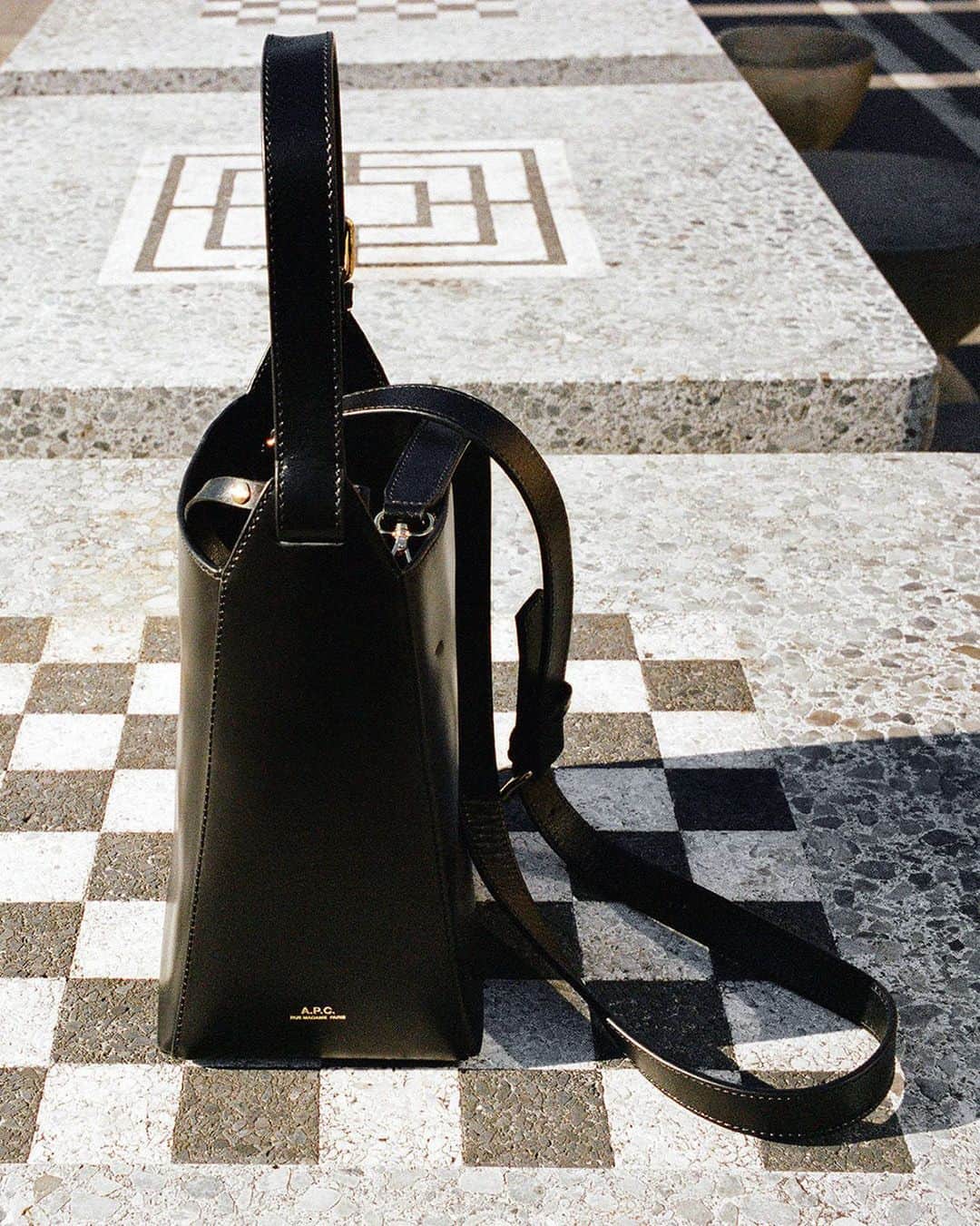 アーペーセーのインスタグラム：「The Virginie small bag in black.  Photographed by @rubenhughes in Copenhagen.  #APCParis」