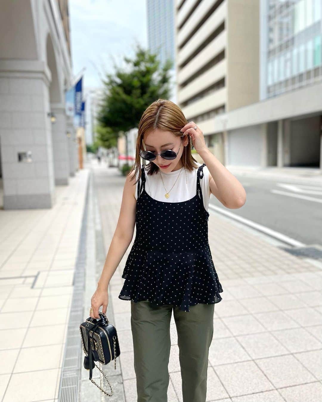 rinのインスタグラム：「⁡ ⁡ このキャミ着るだけでコーデが 可愛いくなる🤭🫶🫶🫶 ⁡ ⁡ @baybeeonline_  ⁡ ⁡ ⁡ ⁡ #fashion#ootd#outfit#coordinate#baybeeonline#glowplus#ファッション#コーデ#大人カジュアル#カジュアル」