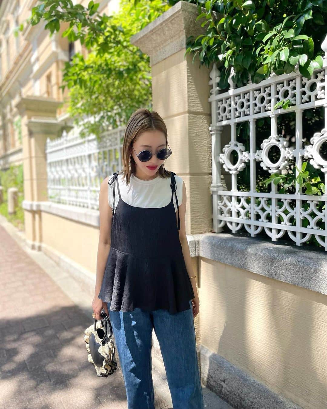 rinのインスタグラム：「⁡ ⁡ 分かりやすくどのビスチェも 白タンク合わせしてます🤍 ⁡ また色んなコーデしてみますね👌 ⁡ @baybeeonline_  ⁡ ⁡ 🤍　@glowplus_ (22:00発売) ⁡ ⁡ ⁡ ⁡ ⁡ #fashion#ootd#outfit#coordinate#baybeeonline#glowplus#hiand#ファッション#コーデ#大人カジュアル#カジュアル」
