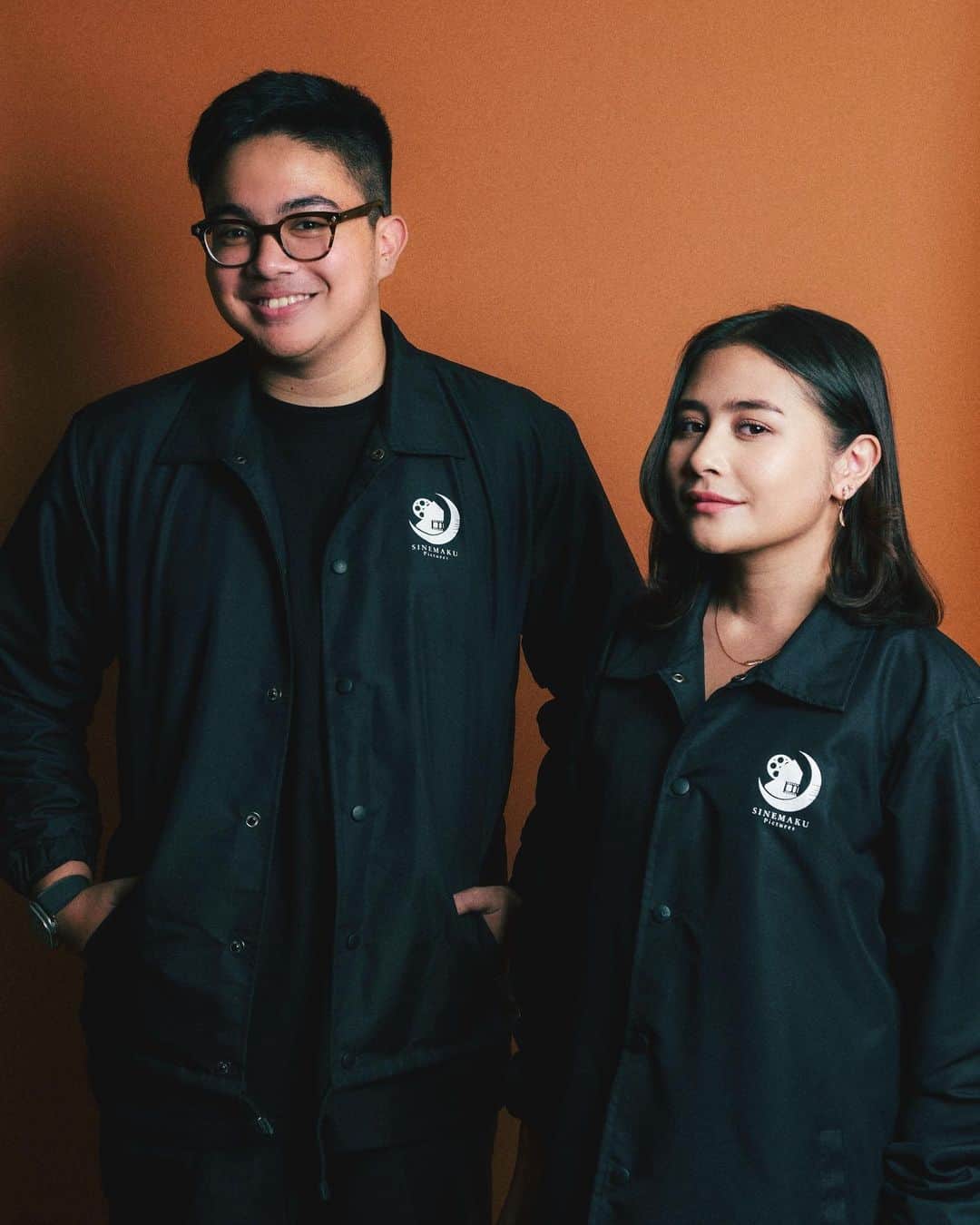 Prilly Latuconsinaのインスタグラム：「We did it! 🎬😉  Udah nonton Ketika Berhenti Di Sini belum? FOMO sih kalo belum 😝」