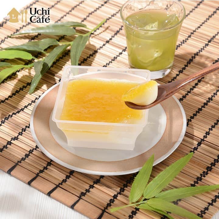 ローソン のインスタグラム：「「フルーツ水ようかん(夏みかん)」が新発売♪ 甘酸っぱさが特長の夏みかんソースがおいしいです(^^) . 「フルーツ水ようかん(夏みかん)」 . #ローソン #ウチカフェ  #LAWSON #ウチカフェスイーツ #コンビニスイーツ #水ようかん #夏みかん #今日のおやつ #おやつタイム #おやつの時間 #sweets #instasweet #sweetsgram #dessert #dessertgram #instadessert #japanesefood #instagood #foodstagram #foodpics」