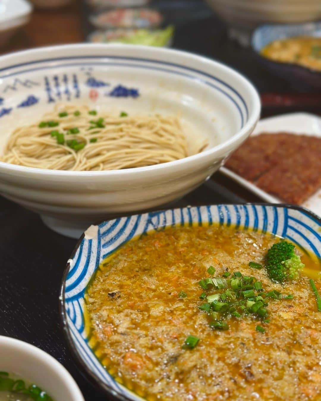大口智恵美さんのインスタグラム写真 - (大口智恵美Instagram)「上海蟹の麺🍜  ちょっとフィードバック。 上海で食べたこの蟹の麺が美味しかったの🦀 日本にはない料理が沢山あって、中華好きにはたまらない時間。 滞在中の一番の楽しみはご飯だった！笑  #shanghai」8月8日 17時23分 - chemiiiii