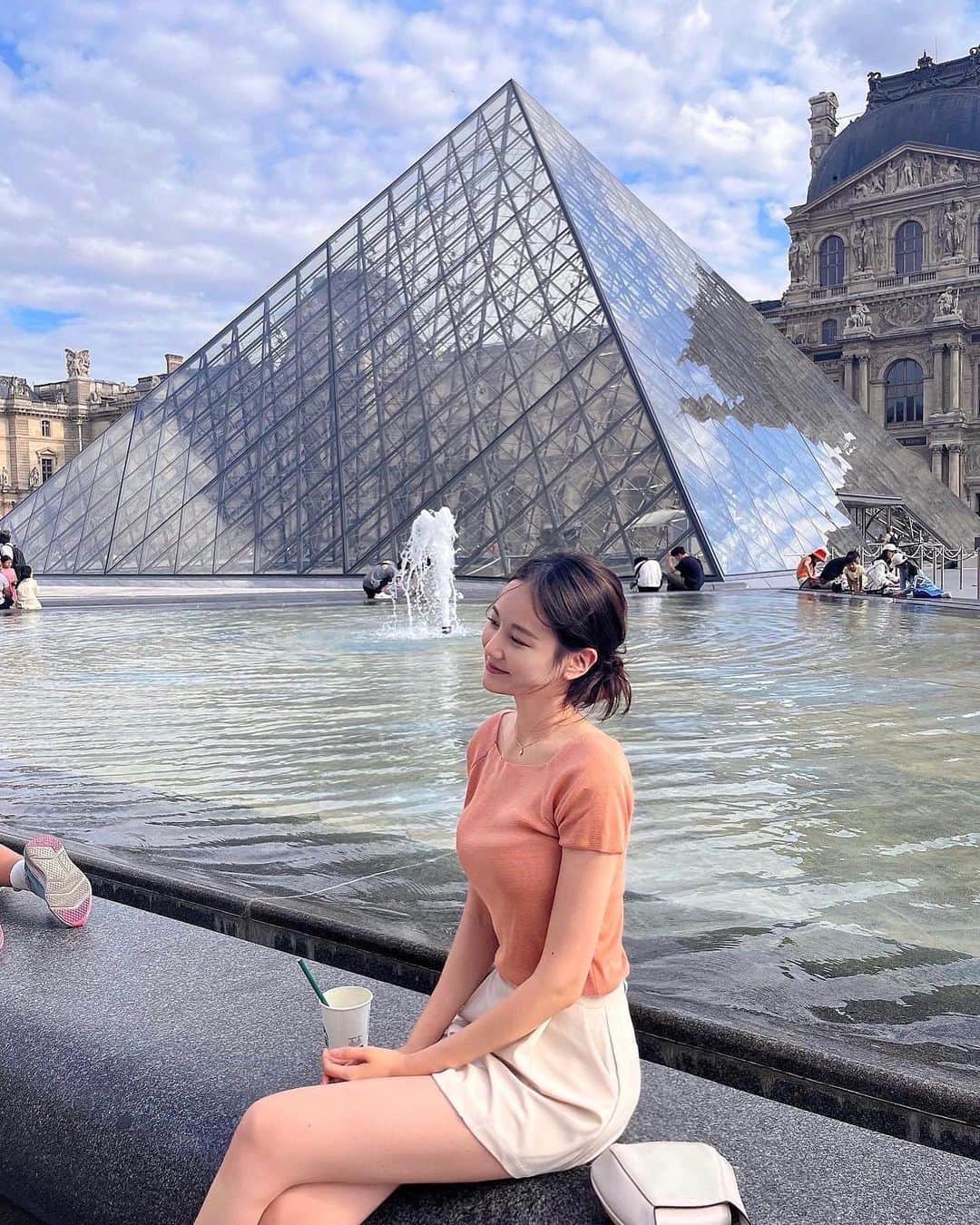 スルギのインスタグラム：「항상 지나가다만 봤는데 드뎌 옴🩵」