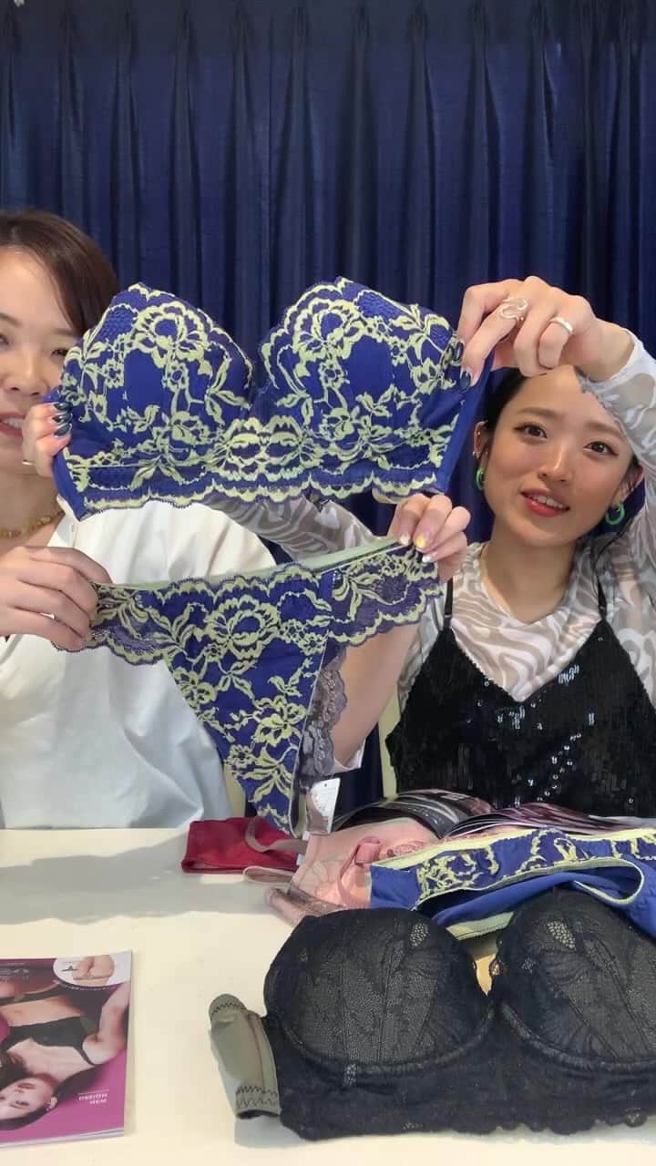 HEAVEN Japanのインスタグラム：「【2023/8/8】2023AWカタログ読書会📖  ８月から新しくなった カタログを一緒に見ていきましょう✨  #heavenjapan #ヘヴンジャパン #ヘブンジャパン #ブラジャー #下着好き #下着好きな人と繋がりたい #適正下着 #補正下着 #補整下着 #下着通販 #ヘブンインライ」