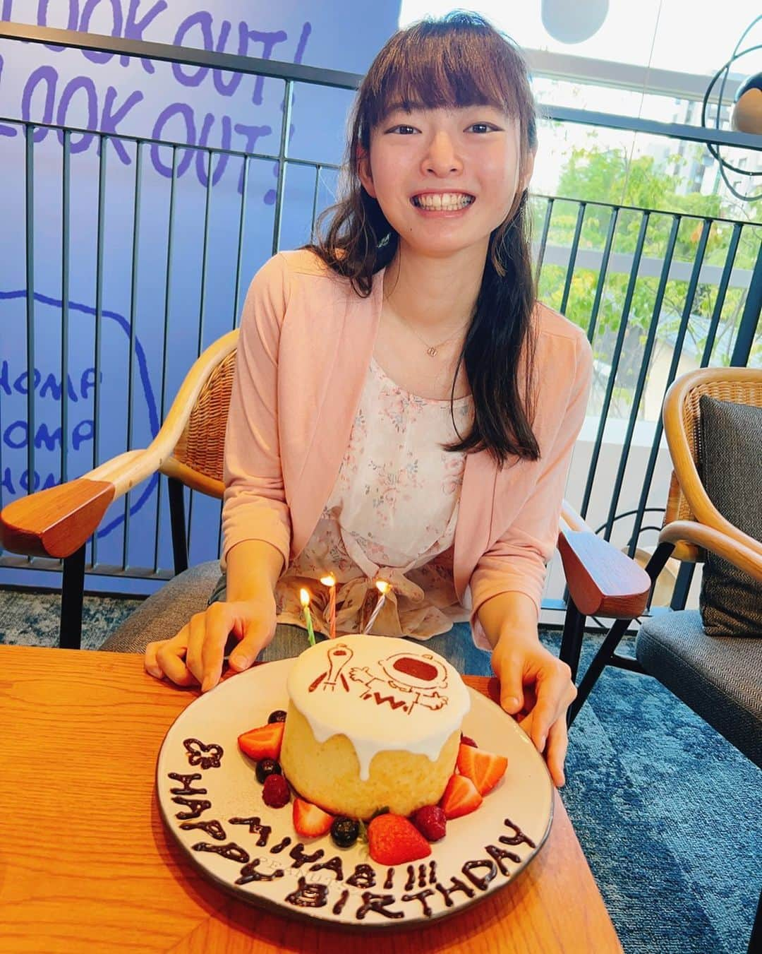 大庭雅のインスタグラム：「8月8日 Happy My Birthday🐣　 皆様お祝いありがとうございますっ💐  2023 - 2024年シーズン まさか今年も競技者として続けているとは… 自分でも驚いています  毎日、練習やトレーニング、お仕事、勉強と 今できることを全力でがんばっています💫  毎年同じような事にはなってしまいますが 皆様の声援、応援メッセージやコメントなど 本当に私のがんばれる原動力になっています。  なので私も演技で幸せな気持ちをお届けします 皆様の原動力になれるように 今シーズンもがんばりたいと思います❤️‍🔥  全力応援よろしくお願いします！  2023年 8月8日  大庭雅　  #birthday  #snoopy 🐶🤍 #大庭雅」