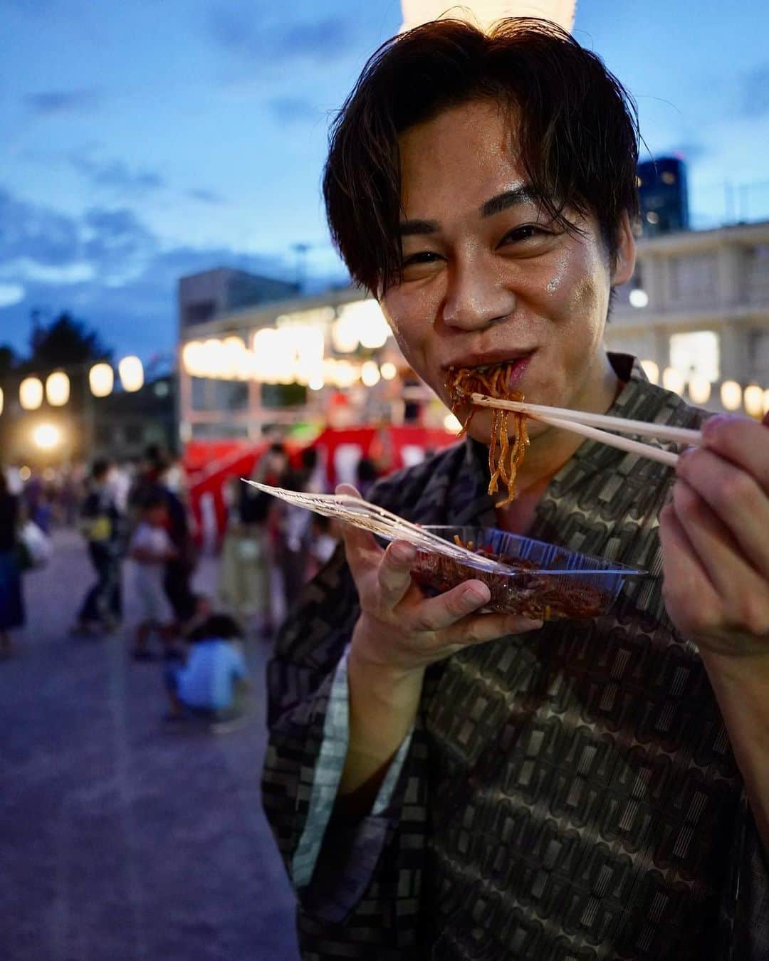 伊達悠太さんのインスタグラム写真 - (伊達悠太Instagram)「🎐残暑見舞い申し上げます🎐  毎日『暑い』この言葉を口にしない日はないくらい、今年は異常に暑いですね🥵 暦では立秋を迎えましたが、まだまだ秋の気配は感じられません☹️ 残暑厳しくなりますが、くれぐれもお気をつけになってお過ごしくださいね‼️  後何回盆踊り行けるかな🤔笑  #残暑 #立秋 #暑い #盆踊り #伊達悠太」8月8日 18時10分 - dateyuta1130