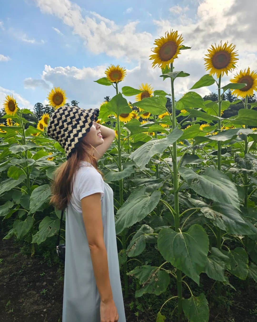 杉山由紀子のインスタグラム：「📍那須塩原 ハンナガーデン🌻  ライオンズゲートだからなのか？？ なんか凄いいろんなパワーが働いてる気がするのわたしだけ？？  変化を望むと、戻そうって力も凄いよね！！ 進むべく自分ファイト👣 同じく進もうとしてるみんなもファイト👍️✨  今日雨多いね！！ 雨降ってーって願って降っちゃったのは内緒🙊  明日はなにしようかなー✨✨  #那須塩原 #お盆 #夏休み #夏やすみ #summer #那須ハイランドパーク #ひまわり畑 #ハンナガーデン #旧青木家別邸 #nsyard #旅行 #旅 #trip #travel #vacation #japan #japantravel #japantrip #ライオンズゲート」