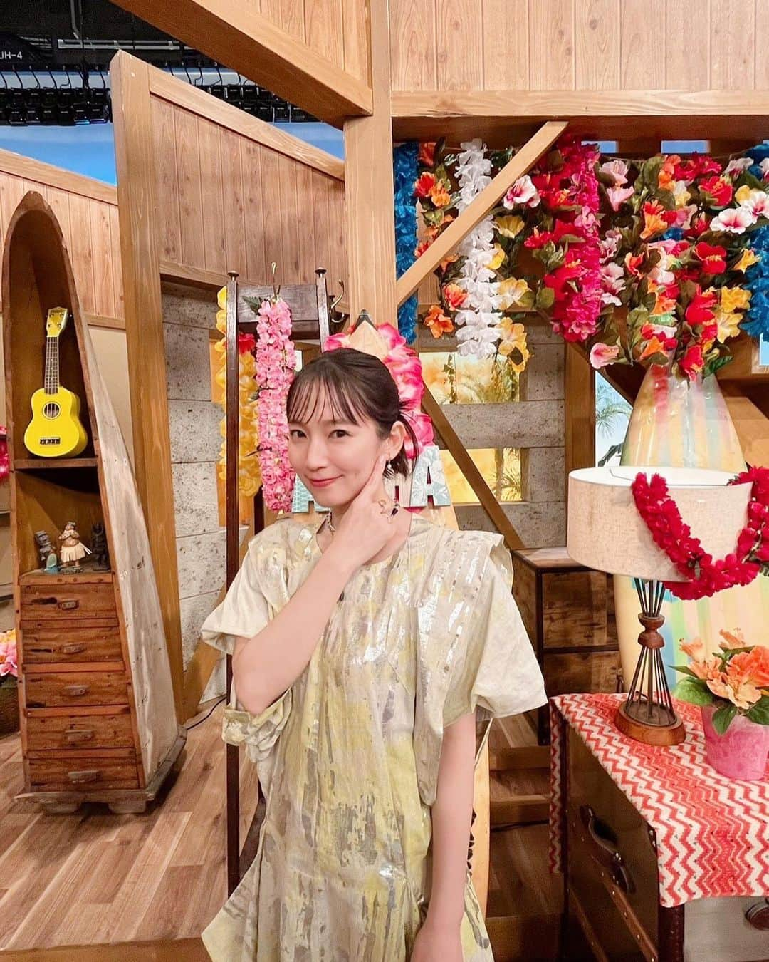 吉岡里帆（マネージャー）さんのインスタグラム写真 - (吉岡里帆（マネージャー）Instagram)「アロハ〜🌺✈️🌺 家族に乾杯 海外SPをご覧いただいた皆さま、ありがとうございました☺️☺️ 早速ですがなんと！ハワイ島SP拡大版の放送も決定したそうで🎉やった〜！ 放送日詳細はまた改めてお知らせします🤙🌈 （あとですね、家族に乾杯のXアカウントでは本編ではカットされた未公開シーンも投稿されておりまして…わたしはそれが大好きなんです…🐶こちらも必見です…）  そして…今夜22時は！ 「しずかちゃんとパパ」第3話の放送です🥳💯🥳💯 道永さんのあの名台詞も飛び出す3話！みなさんお見逃しなく🌟  #しずかちゃんとパパ #いつかの吉岡さん   dress @divkanet @dressunreve  necklace @ucary_valentine earrings @aplo.official  ring @jugemade @enn._official @graey_official　　 shoes  @emmi.jp」8月8日 18時15分 - rihoyoshioka_mg