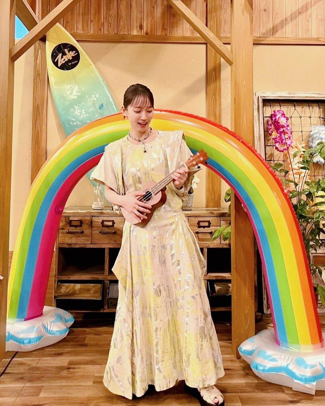 吉岡里帆（マネージャー）さんのインスタグラム写真 - (吉岡里帆（マネージャー）Instagram)「アロハ〜🌺✈️🌺 家族に乾杯 海外SPをご覧いただいた皆さま、ありがとうございました☺️☺️ 早速ですがなんと！ハワイ島SP拡大版の放送も決定したそうで🎉やった〜！ 放送日詳細はまた改めてお知らせします🤙🌈 （あとですね、家族に乾杯のXアカウントでは本編ではカットされた未公開シーンも投稿されておりまして…わたしはそれが大好きなんです…🐶こちらも必見です…）  そして…今夜22時は！ 「しずかちゃんとパパ」第3話の放送です🥳💯🥳💯 道永さんのあの名台詞も飛び出す3話！みなさんお見逃しなく🌟  #しずかちゃんとパパ #いつかの吉岡さん   dress @divkanet @dressunreve  necklace @ucary_valentine earrings @aplo.official  ring @jugemade @enn._official @graey_official　　 shoes  @emmi.jp」8月8日 18時15分 - rihoyoshioka_mg