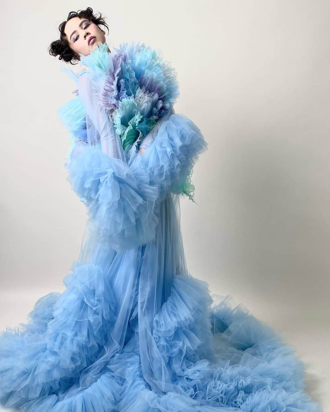 ARAKI SHIROさんのインスタグラム写真 - (ARAKI SHIROInstagram)「-behind the shoot- the creature details/organic costume in ocean blue🐠🐠🐠 location @fildor_akeno   #ARAKISHIRO #emergingdesigner #upnextdesigner #dazedanddiscovered  #alwaysupportalent  #アラキシロウ」8月8日 18時19分 - arakishiro