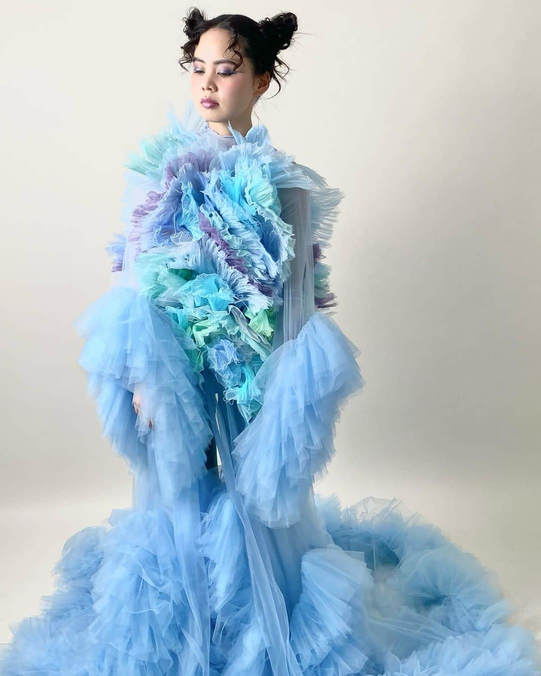 ARAKI SHIROさんのインスタグラム写真 - (ARAKI SHIROInstagram)「-behind the shoot- the creature details/organic costume in ocean blue🐠🐠🐠 location @fildor_akeno   #ARAKISHIRO #emergingdesigner #upnextdesigner #dazedanddiscovered  #alwaysupportalent  #アラキシロウ」8月8日 18時19分 - arakishiro