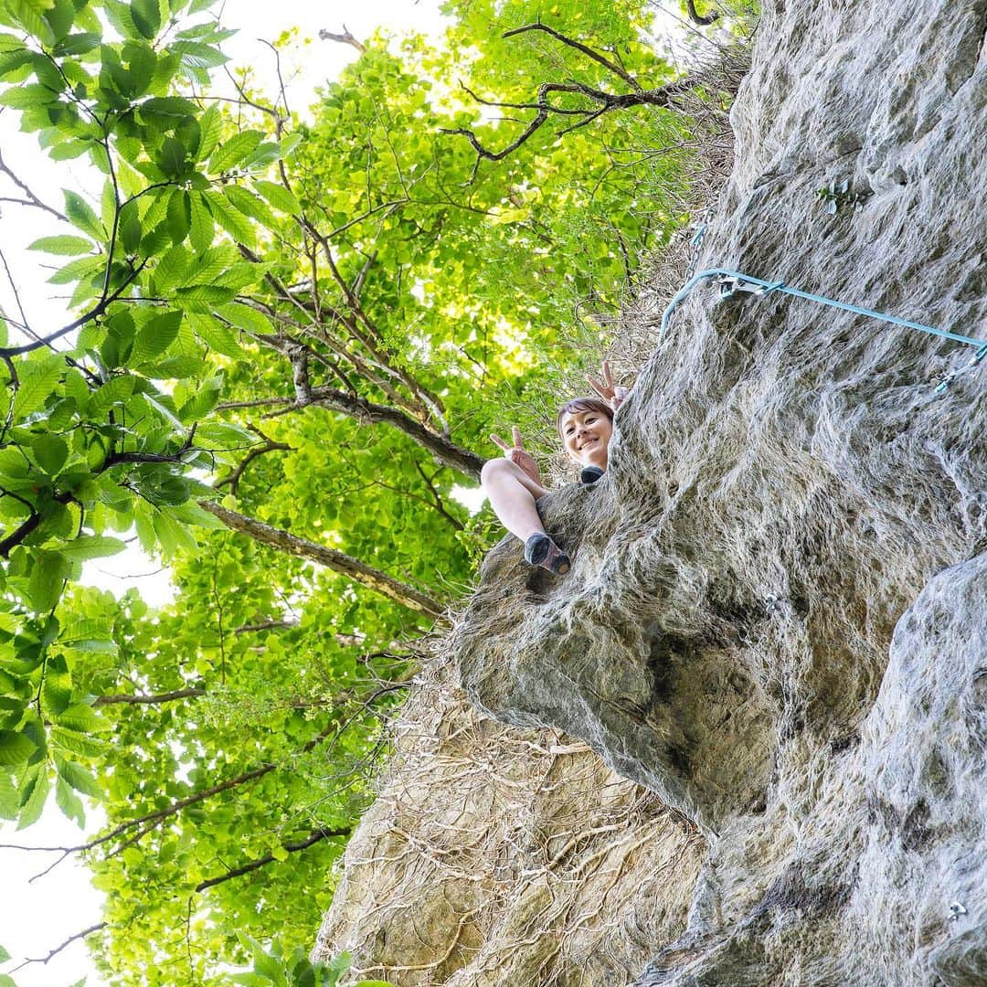 大田理裟さんのインスタグラム写真 - (大田理裟Instagram)「✌️✌️✌️  #climbing #bouldering #sportclimbing #lead #スポーツクライミング #クライミング #champion #BeYourOwnChampion #championjp #wisechalk #rock #rockclimbing #mountain #岩 #italy #gravere」8月8日 18時21分 - ota_risa