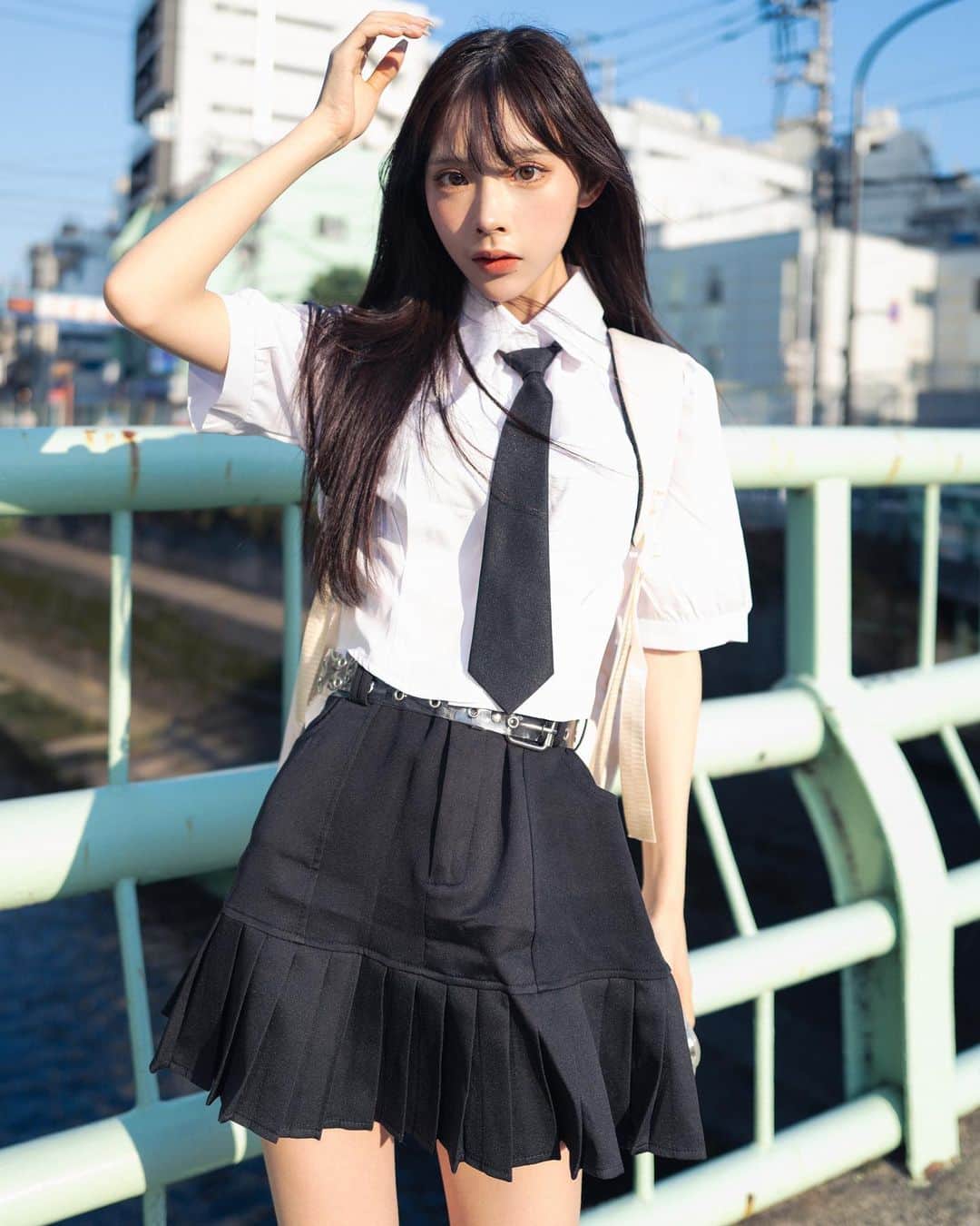haru wagnusのインスタグラム：「Get your back-to-school looks on lock  新学期に向けて、SHEINのアイテムで #FirstDayVibes の#backtoshool ルックを見つけよう！  私のセレクトは、少し韓国学生風のセットと白のバックパック。 （ちゃんと自分でスタイリングしています！笑） このコーデはかなり可愛くて、新学期スタートでも学校行くのが楽しくなるはず✨  今回のモデルは緩苺ちゃん（めっちゃ似合う！） @yy0904._   スライドして全部見てね！  割引特別クーポン：B2SJP161 利用期限：９月末  ーーーーーーーーーーーーー 商品ID  ネクタイ付シャツ 18118254  プリーツヘムスカート 9904294  スクエアバックル透明ベルト 12440894  白バックパック 8352727 ーーーーーーーーーーーーー  @shein_japan @sheinofficial  #FirstDayVibes #backtoshool #SHEINforall #ad or #SHEINpartner #besheinモデル　#sheingirl #shein #fashionphotography #Sheinコーデ #fashionmodel  #ファッション撮影」