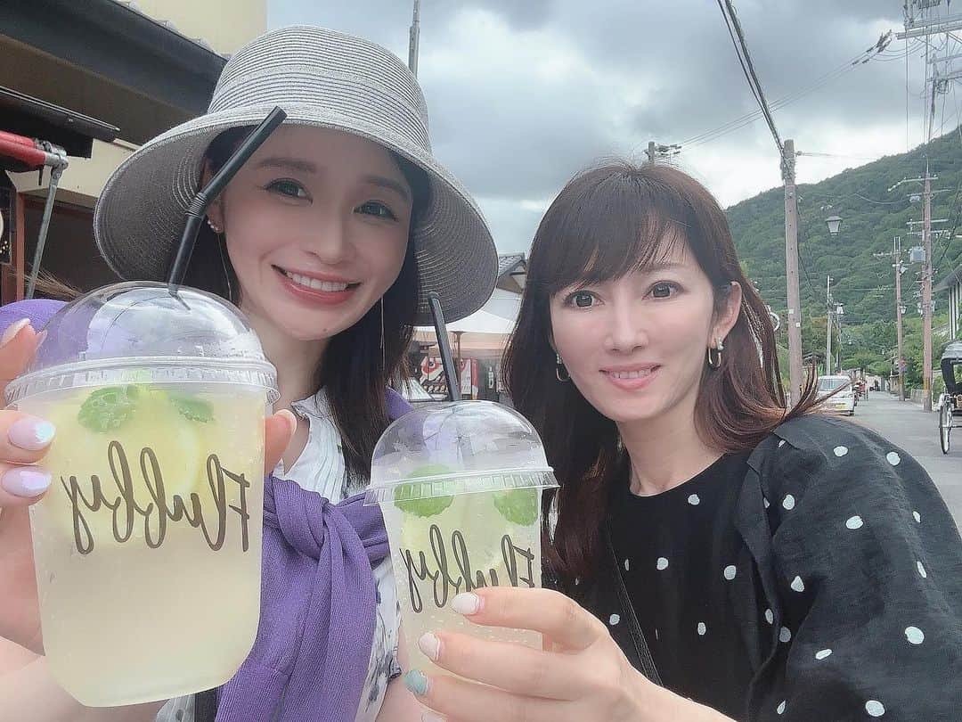 手島優のインスタグラム：「・  個人的に恒例になった？！出産前に行っておきたい旅🤰♡   今回は京都嵐山へ〜女子旅〜🍋  　  最高すぎ！！✨  　  #京都 #嵐山 #マタニティライフ #女子旅　#思い出　#やっておきたい事 #旅行　#プライベート　#楽しむ」