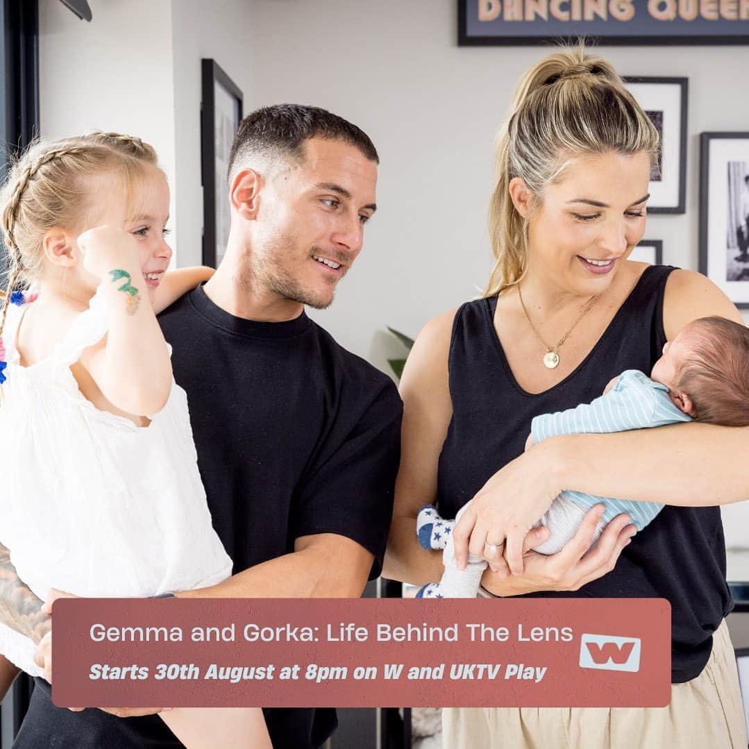 ジェマ・アトキンソンのインスタグラム：「Excited to share with you all our brand new show! 🎥   Gemma & Gorka:Life Behind The Lens.   Coming to @wtvchannel and @uktvplay on 30th August at 8pm It’s a 3 part series documenting our journey to becoming parents again. Welcoming you into our crazy chaotic home life, we’ve made sure to keep it real and raw and unfiltered! There’s no glam squad, no fancy lighting, just us winging it like most parents. We’ve shared the highs and lows and along the way you’ll meet pelvic floor specialists, women’s health physios, midwives and doctors all sharing their expertise on vaginal births, C sections and VBACS. We hope you enjoy it!  Thank you all so much for the support, it means a lot ☺️   You can watch it on  Sky channel 132 / 827 Virgin media 125 / 211 Freeview channel 25」
