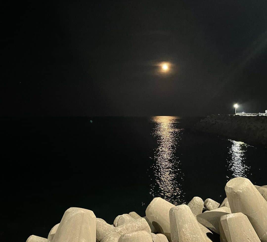 李到華さんのインスタグラム写真 - (李到華Instagram)「아름다운 속초 #밤바다」8月8日 21時10分 - ah____rim