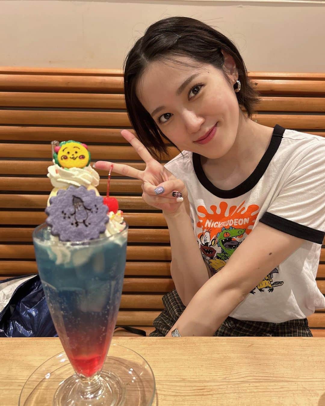 小関舞さんのインスタグラム写真 - (小関舞Instagram)「. コジコジとコラボしてるカフェに🍭  クリームソーダ可愛いすぎるし とっても美味しかったです💚💛  #コジコジ  #カフェ」8月8日 21時30分 - mai_ozeki.official