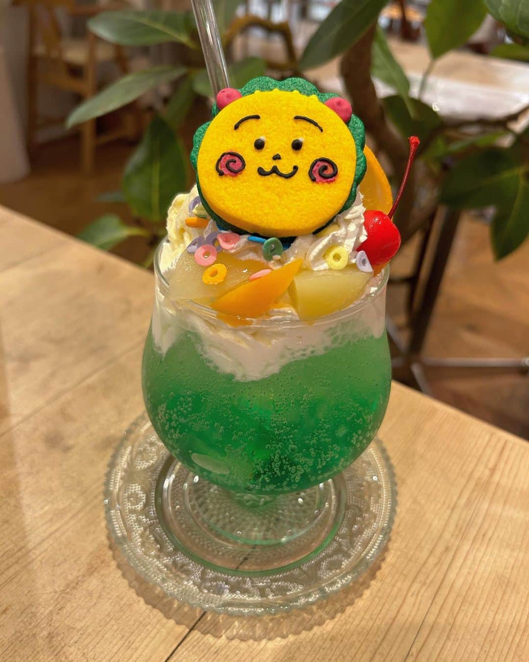 小関舞さんのインスタグラム写真 - (小関舞Instagram)「. コジコジとコラボしてるカフェに🍭  クリームソーダ可愛いすぎるし とっても美味しかったです💚💛  #コジコジ  #カフェ」8月8日 21時30分 - mai_ozeki.official