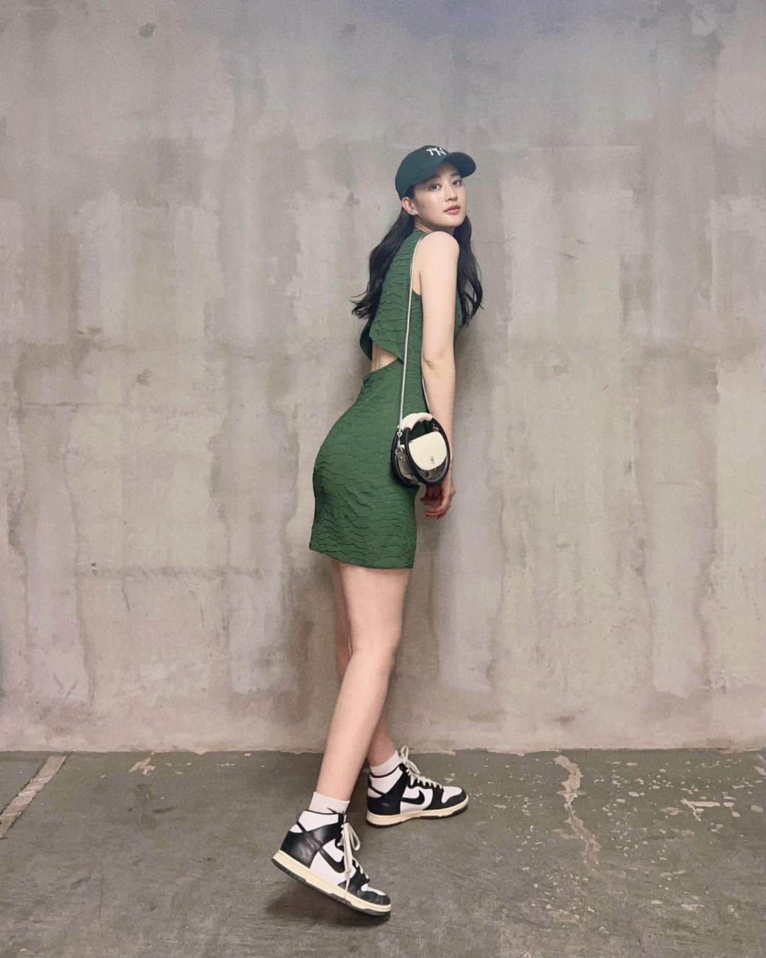 青野楓のインスタグラム：「みどり🦖🐢🐊🌵🌴  @amail_official @amail_cheers  #kaede626style」