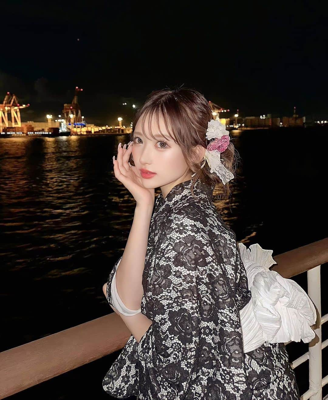 伊藤桃々のインスタグラム：「クルージングデートしよ🍷❤️  今年の浴衣はレース🤍毎年浴衣きて船乗るの夏のたのしみ」