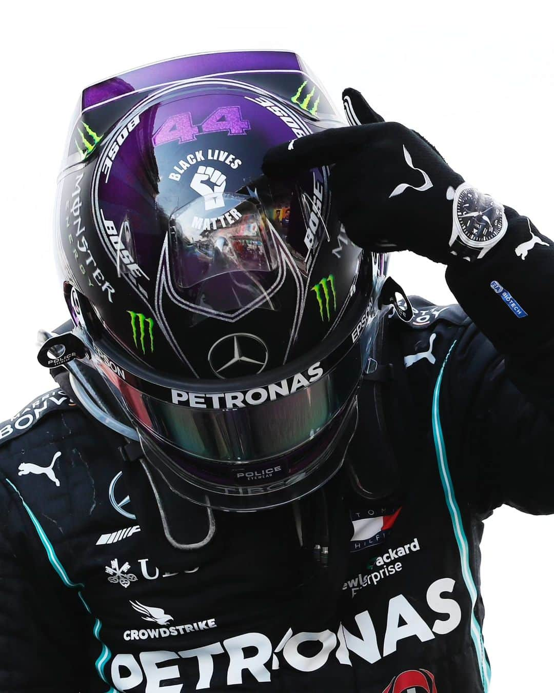 MERCEDES AMG PETRONASさんのインスタグラム写真 - (MERCEDES AMG PETRONASInstagram)「Purple, yellow, white and red. 💜💛🤍❤️ But which of LH's Merc helmets do you like best... 💭」8月8日 18時56分 - mercedesamgf1