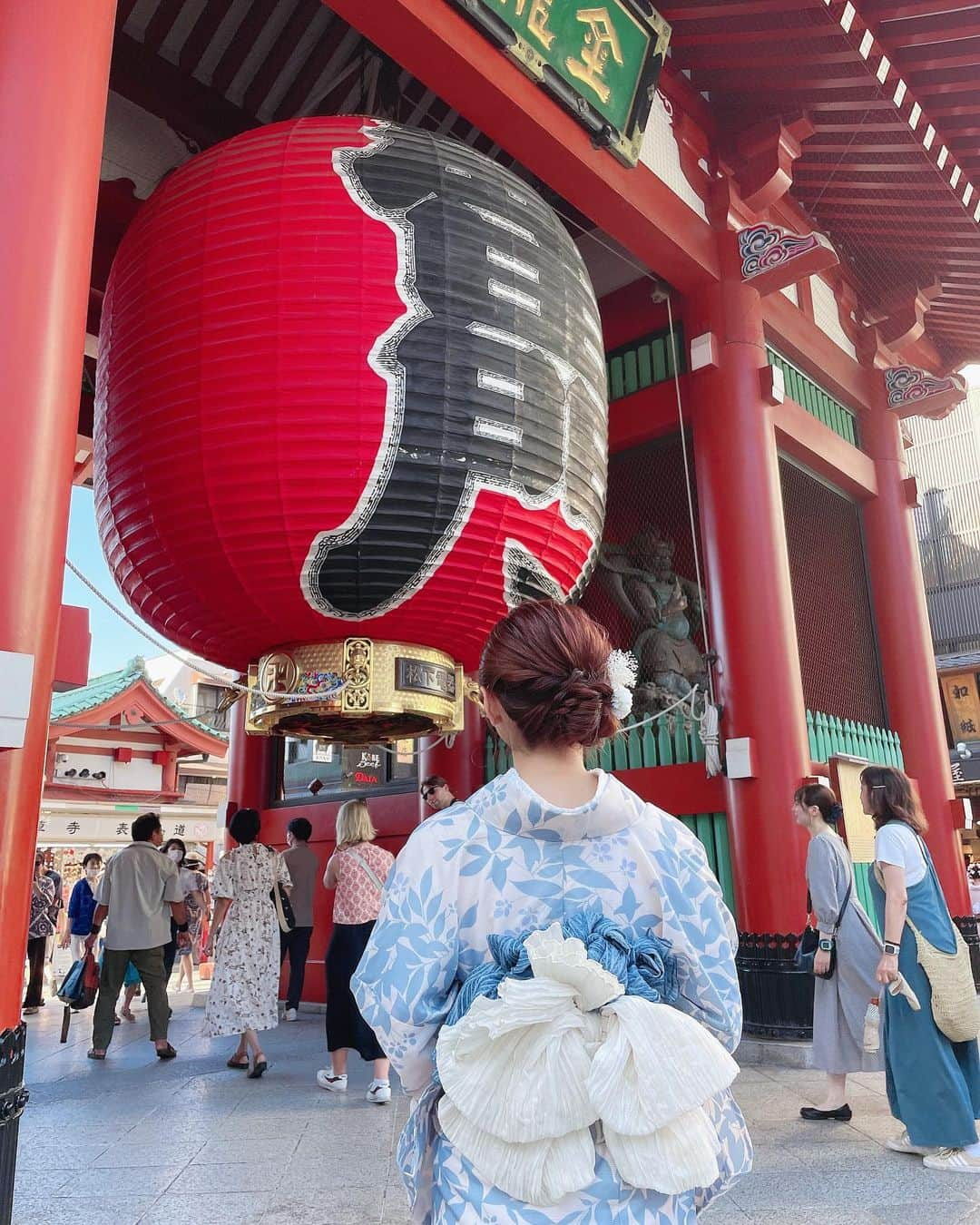 磯佳奈江さんのインスタグラム写真 - (磯佳奈江Instagram)「. 浅草⚡️ 今年の夏も浴衣が着れた💙🤍 . #浅草 #雷門 #浅草着物レンタル #梨花和服 #浅草観光 #浴衣ヘアアレンジ #低身長女子」8月8日 18時57分 - isochan89