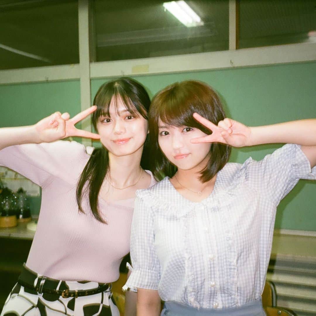 紺野彩夏のインスタグラム：「なれの果ての僕ら 本日第7話です、！ 回を追うごとに緊張感が増しているので、オフショットで和ませていこう作戦です☺︎」