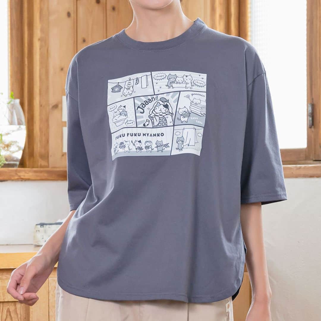 HAPiNSさんのインスタグラム写真 - (HAPiNSInstagram)「. NEW┊ランドリーシリーズ🧺🫧  「ふくふくにゃんこ」のイラストが デザインされたTシャツが4柄で登場！  肩のラインがほどよく落ちた、 リラックス感のあるカジュアルな雰囲気で 部屋着にもお出かけにも着て行けます👕✨  ┈┈┈┈┈┈┈┈┈┈┈┈┈┈┈┈┈┈  ■Fuku Fuku Nyanko ランドリーTシャツ　￥1,200円(税込)  ┈┈┈┈┈┈┈┈┈┈┈┈┈┈┈┈┈┈  #HAPiNS #ハピンズ #雑貨 #プチギフト #ふくふくにゃんこ #fukufukunyanko #猫 #ネコ #ねこ #猫グッズ #Tシャツ #ルームウェア  ※店舗によりお取り扱いが無い場合がございます。 　御了承下さいませ。」8月8日 19時00分 - hapins_official