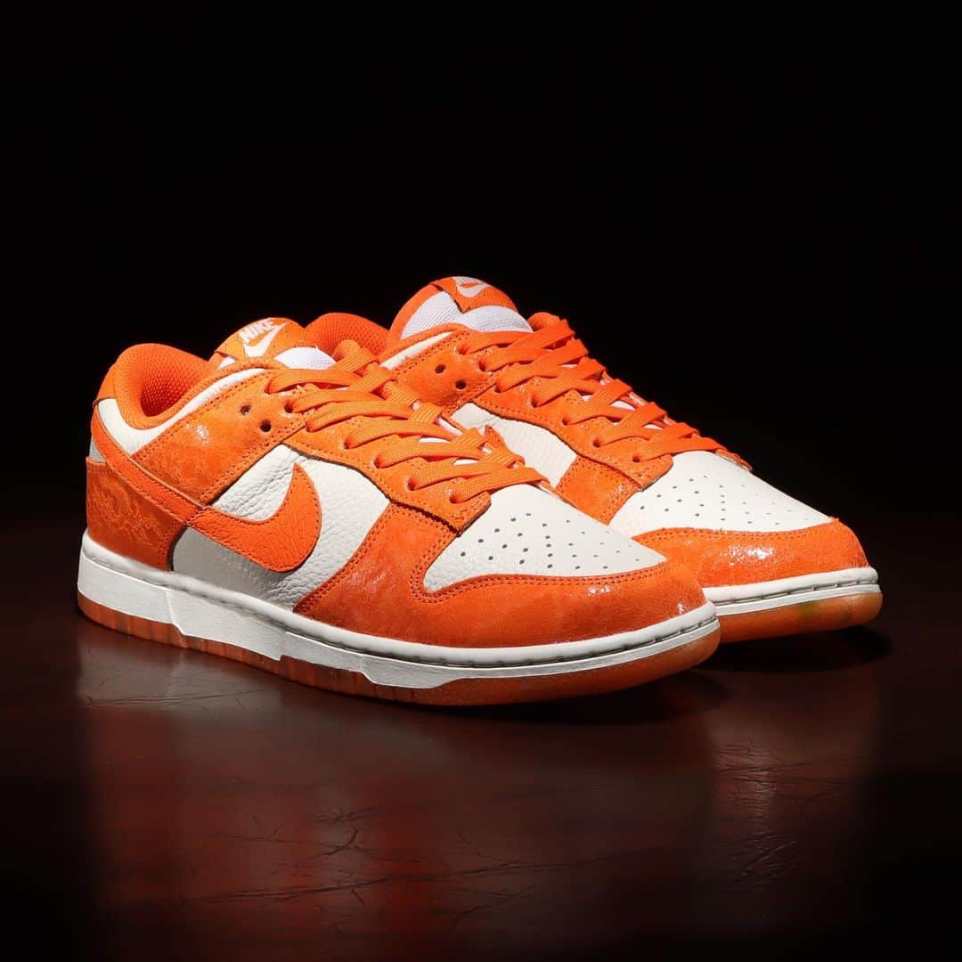 Sports Lab by atmos OSAKAさんのインスタグラム写真 - (Sports Lab by atmos OSAKAInstagram)「. ↓↓↓ 8/9(WED)RELEASE NIKE WMNS DUNK LOW FN7773-001 ¥17,600-(tax included) SIZE : 25.5cm〜29.0cm  #atmos #アトモス #dunk」8月8日 19時02分 - atmos_lucua_osaka