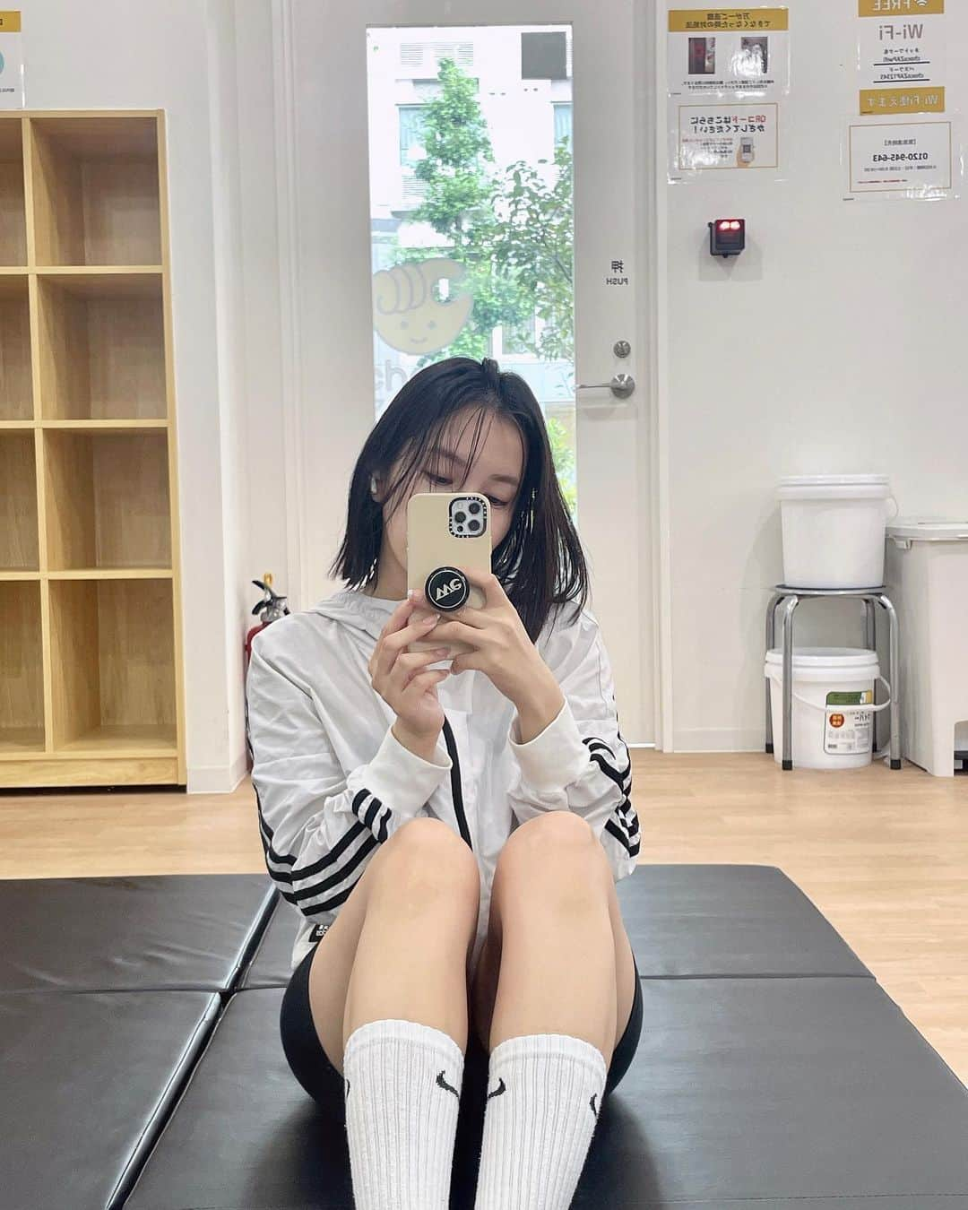 Lilmeさんのインスタグラム写真 - (LilmeInstagram)「workout diary🚿 日本に戻って来てから約4ヶ月が経過。 韓国にいる時より運動量を増やして 良い感じに身体が引き締まってきました!  美味しいもの食べるのだいすきだし、 たまにお酒も飲むし...運動は不可欠😐！！  最近は空いた時間が出来たら @chocozap_official で 運動して隙間時間も有効利用しています🏃‍♀️ 店舗数も多いのでサクッとジムに行けるのがありがたい🙏🏻 このまま継続していきます！！ （ #ダイエット仲間募集 ）  @chocozap_official に興味ある方はこちらの紹介コードを入れたら最大3600円割引きされるみたいなので是非利用してみてくださいね！【紹介コード「SSNCQYVX」】  #gym#workout#diet##chocozap #ジム#トレーニング#筋トレ女子#ダイエット記録#トレーニング女子#ダイエット#ヨガ#ピラティス」8月8日 21時00分 - lilme_official