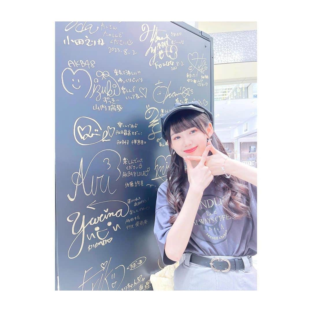 林于馨さんのインスタグラム写真 - (林于馨Instagram)「. 這次可以說是為了 #AKB48大衣装展  才下定決心去日本的🤩 有好多好多件衣服現場看真的更可愛又精緻🥺 然後會場比想像中的豐富好多！！ 每一套都拍絕對是發不完💭 有好多細節真的要很近看才看得到 很感謝STAFF桑幫我介紹 還讓我寫留言板♡ 雖然說就到今天了 但據說下次還會有更多！ 大家有機會的話一定要到現場 看看オサレカンパニー的厲害🥺🫶🏻✨ - @osarecompany  #AKB48大衣装展 のために 日本に行くことを決まった！ やっぱり現場で見たら衣装も更にキラキラ に見えて、可愛いし尊いです！ 衣装作ってる人にホントに尊敬です！神👼🏻 近くで見ないと知らないとこが沢山でびっくり オサレカンパニーのスタッフさんも 色々紹介してくれて有難いです🙇🏻‍♀️🙇🏻‍♀️ 最後メッセージも書きました✨ 大衣装展は今日までみたいですが 次もまた多いらしいですね！ ぜひぜひ皆さんも自分の目で見に行ってください！🎀🎀🎀 - #AKB48 #AKB48TeamTP #TeamTP  #UnitTicTacToe #🔫 #れいち #林于馨 #オサレカンパニー #Osarecompany #アイドル衣装 #AKB48ナツマツリ」8月8日 19時16分 - reichi01_akb48teamtp