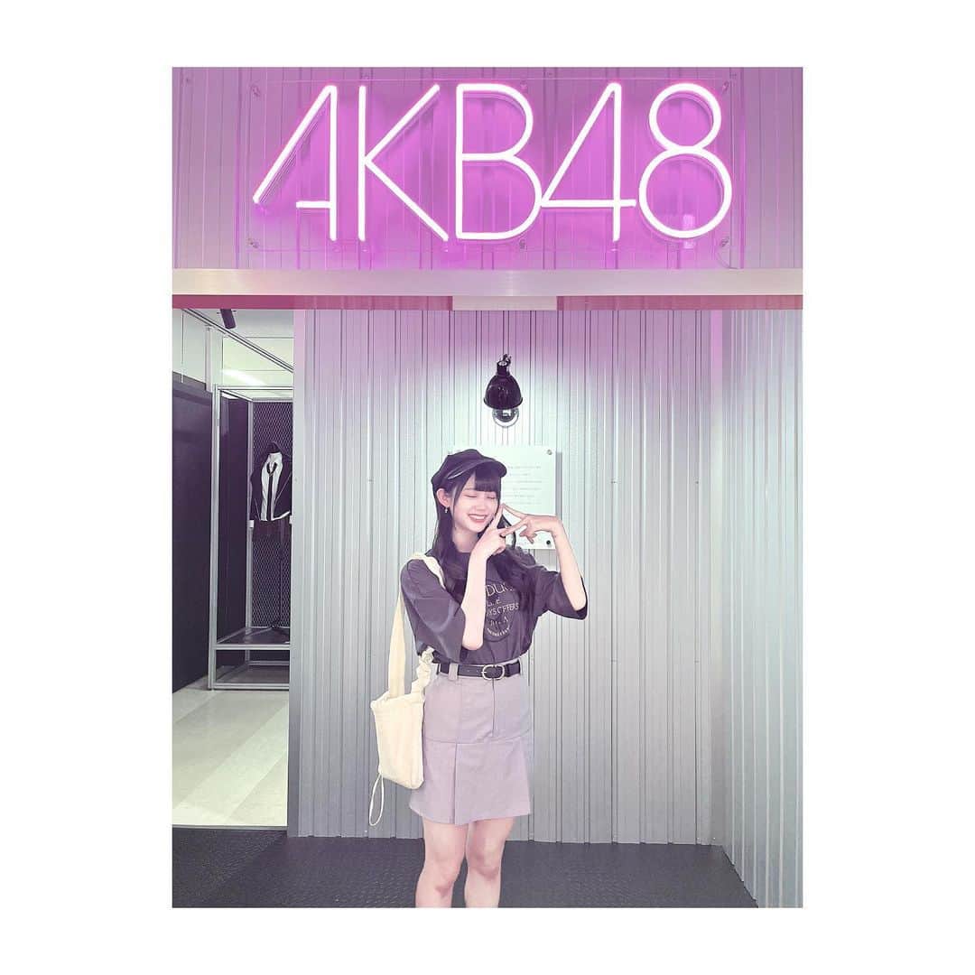 林于馨さんのインスタグラム写真 - (林于馨Instagram)「. 這次可以說是為了 #AKB48大衣装展  才下定決心去日本的🤩 有好多好多件衣服現場看真的更可愛又精緻🥺 然後會場比想像中的豐富好多！！ 每一套都拍絕對是發不完💭 有好多細節真的要很近看才看得到 很感謝STAFF桑幫我介紹 還讓我寫留言板♡ 雖然說就到今天了 但據說下次還會有更多！ 大家有機會的話一定要到現場 看看オサレカンパニー的厲害🥺🫶🏻✨ - @osarecompany  #AKB48大衣装展 のために 日本に行くことを決まった！ やっぱり現場で見たら衣装も更にキラキラ に見えて、可愛いし尊いです！ 衣装作ってる人にホントに尊敬です！神👼🏻 近くで見ないと知らないとこが沢山でびっくり オサレカンパニーのスタッフさんも 色々紹介してくれて有難いです🙇🏻‍♀️🙇🏻‍♀️ 最後メッセージも書きました✨ 大衣装展は今日までみたいですが 次もまた多いらしいですね！ ぜひぜひ皆さんも自分の目で見に行ってください！🎀🎀🎀 - #AKB48 #AKB48TeamTP #TeamTP  #UnitTicTacToe #🔫 #れいち #林于馨 #オサレカンパニー #Osarecompany #アイドル衣装 #AKB48ナツマツリ」8月8日 19時16分 - reichi01_akb48teamtp
