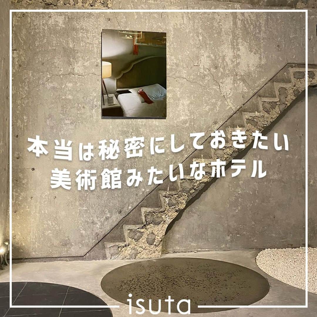 isutaさんのインスタグラム写真 - (isutaInstagram)「旅行先を決めるとき、「あそこのカフェに行きたい！」「あの観光スポットに訪れたい！」など、決め手となるポイントはさまざま。  次の長期休みでは、滞在する「ホテル」を目当てに旅行先を決めてみるのもいいかも◎  そこでおすすめしたいのが、宮城・仙台にある「OF HOTEL」。  まるで美術館のようなアートな空間が魅力のホテルで、居るだけでなんだか洗練された気分に浸れるよ 🌙   ホテルにはカフェや居酒屋さんも併設されているから、ぜひ参考にしてみてね！  @of_hotel  [OF HOTEL] 住所：宮城県仙台市青葉区花京院1-4-14  photo by @a__mini_01 @_170214  ✄-----------------------✄  姉妹アカウント @i_am_isuta も更新中  isuta編集部の日常のひとコマや 取材の最新レポを発信しているよ️˖°  ほかにも、エディターが気になる カフェやファッション、コスメをご紹介.・* ぜひフォローしてね️  ✄-----------------------✄  #isuta#isutapic#isuta_trip#イスタ #宮城旅行#宮城観光#宮城ホテル#仙台観光 #仙台旅行#仙台市#仙台ホテル#リノベーションホテル #カフェ併設#ofhotel#デジタルアート#空間演出 #アートホテル#アート好き#居酒屋併設#自家焙煎 #自家焙煎コーヒー#アートな空間#洗練された空間 #ホテルステイ好きな人と繋がりたい #ホテル好き#おでかけスポット#休日のすごしかた #夏の旅行#夏の思い出#夏休み旅行」8月8日 19時24分 - isuta_jp