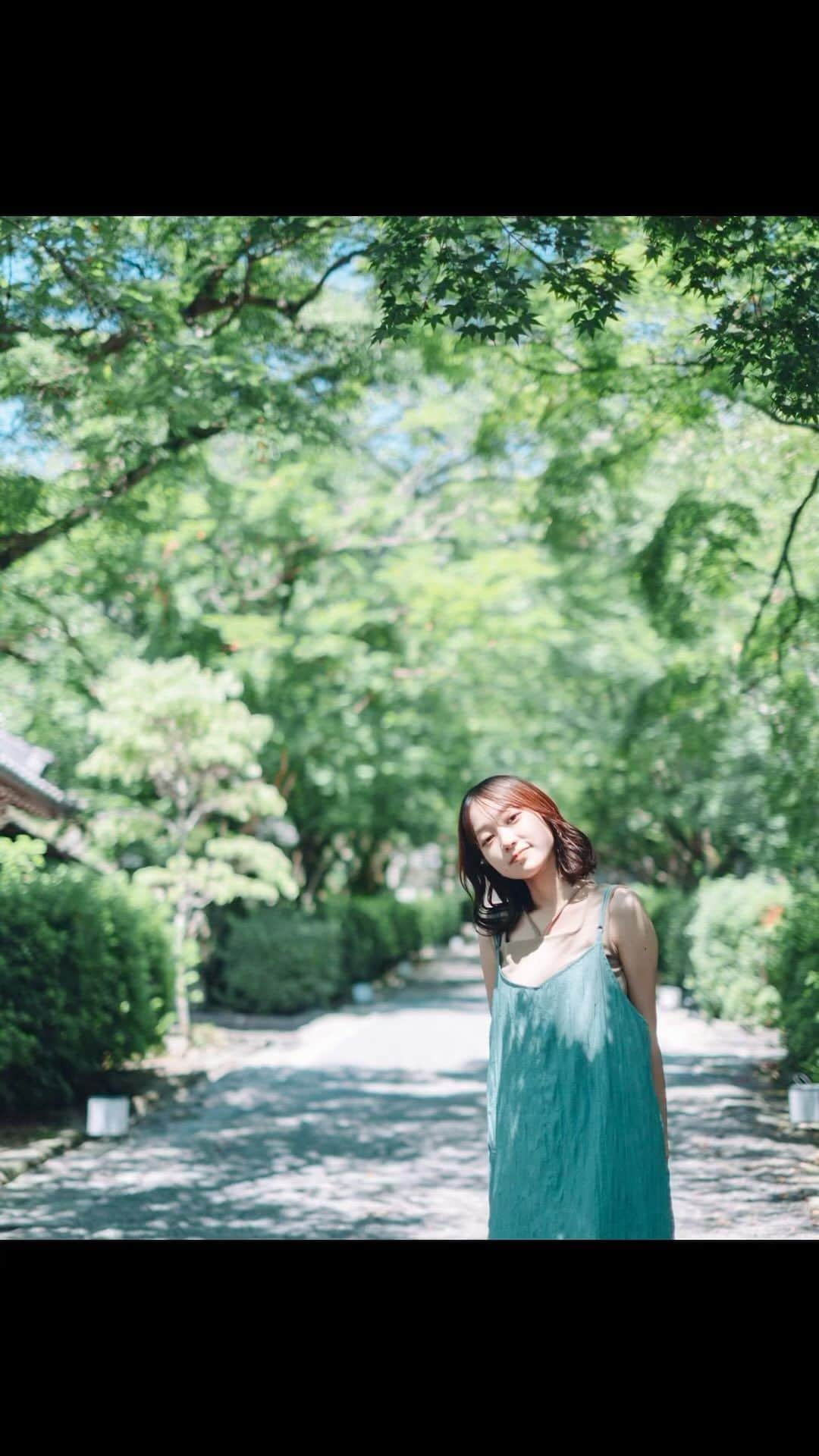 Masaのインスタグラム：「.  iPhone   Fujifilm X-Pro2  XF35 F1.4R  フィルムの現像が遅れてるので、一枚目もデジで。 リールが溜まりすぎてます💦嬉しい☺️  ここはこのシーズンよく行くので、リールも何回か作ってます！  撮影日 : 2023年7月29日  #portrait  #ポートレート #fujifilm #xpro2 #xf35mmf14 #日本 #リール #reel #filmisnotdead #滋賀 #shiga #西教寺 #風鈴」