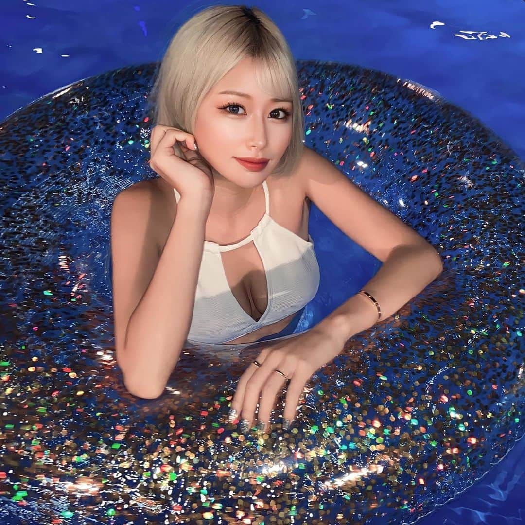 橘りあさんのインスタグラム写真 - (橘りあInstagram)「#nightpool 🌙*ﾟ . . #anaintercontinentaltokyo #pool #bikini #philippines #🇵🇭」8月8日 19時33分 - ria.217