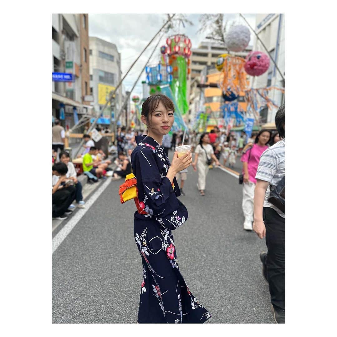 阿部芳美さんのインスタグラム写真 - (阿部芳美Instagram)「先日、#安城七夕祭り に行ってきました🎋👘  30年以上前、母のために祖母が手作りした浴衣。 サイズがぴったりだったので、 今は私が譲り受けました✨  プライベートで浴衣を着たのは久しぶり！ 今年は各地で4年ぶりに通常開催のお祭りが多く嬉しいです☺️ 屋台ご飯いっぱい食べたぞ〜〜！！！  今週から来週にかけては台風の影響が心配です…🌀🥲  #夏祭り #浴衣」8月8日 19時27分 - yoshimi_abe0410