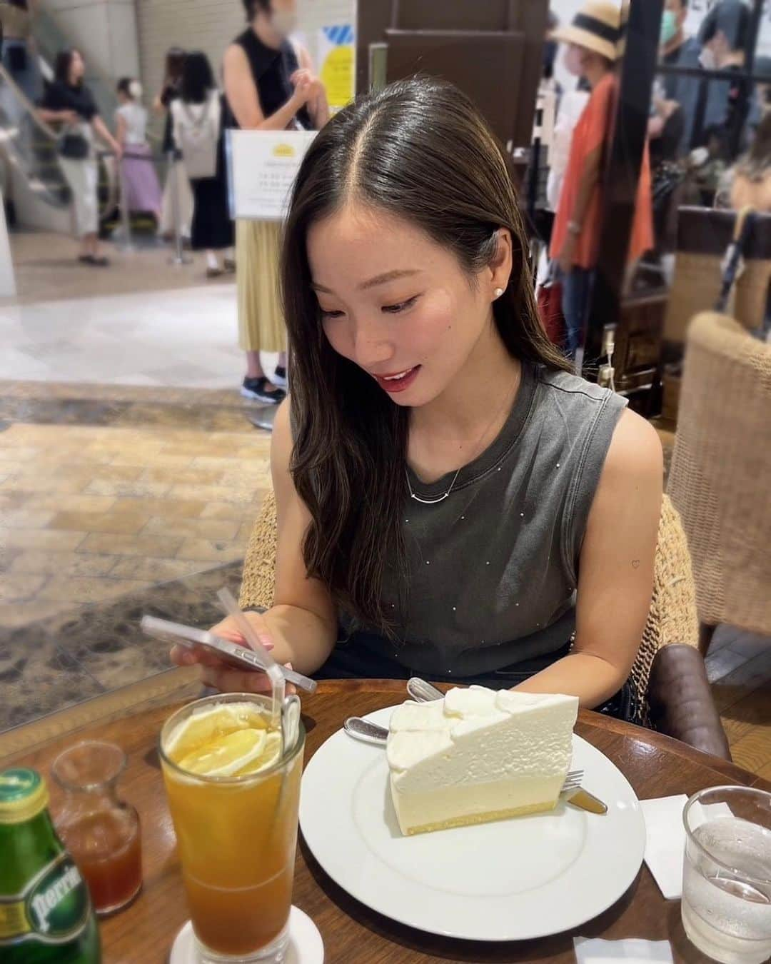 小堀桃子さんのインスタグラム写真 - (小堀桃子Instagram)「. . . 🍰🍋 . . . #カフェ #ケーキ #harbs」8月8日 19時36分 - kobo_mo