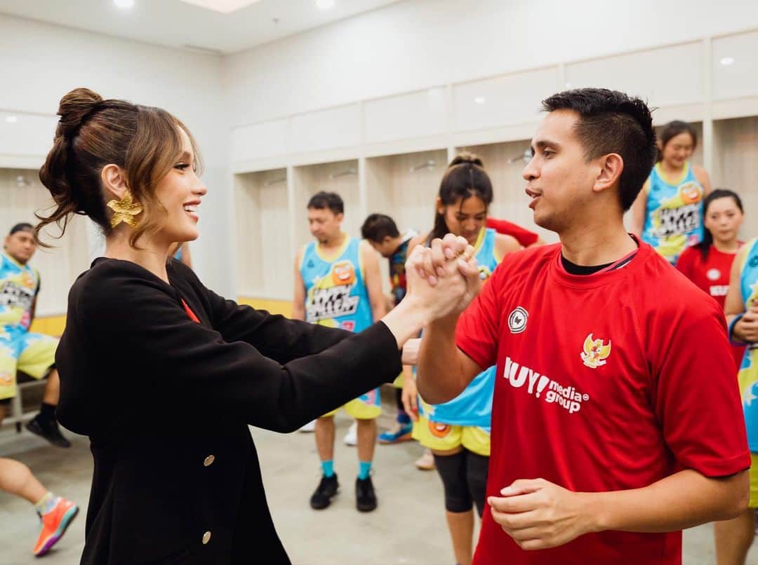 Cinta Lauraさんのインスタグラム写真 - (Cinta LauraInstagram)「With lovely, accomplished and driven people supporting the launch of Indonesia Arena! 🇮🇩  📸: @bengurion.works」8月8日 19時37分 - claurakiehl
