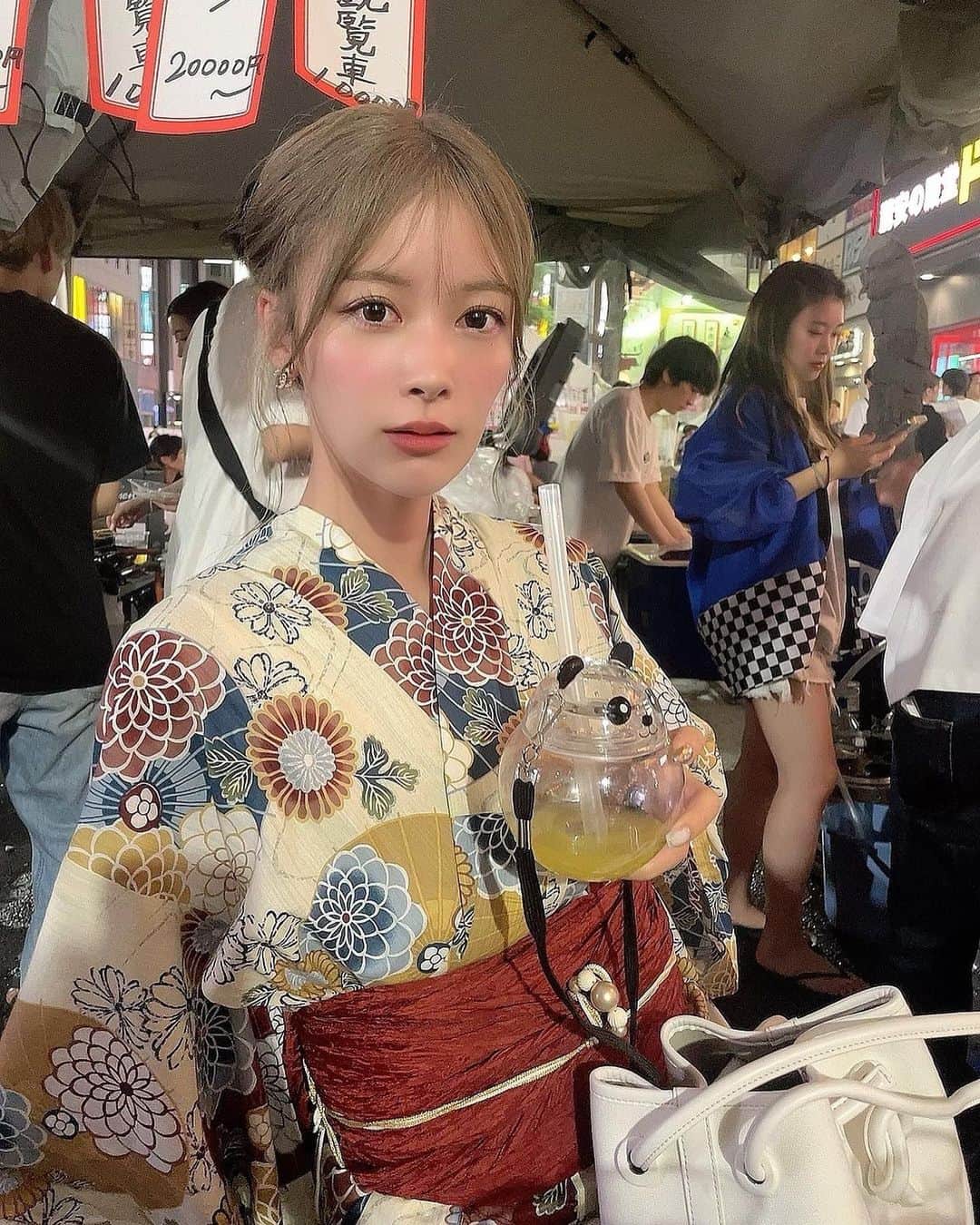Yurikaさんのインスタグラム写真 - (YurikaInstagram)「お酒、飲める？飲めるよね？🫣 #すすきの祭り」8月8日 19時47分 - yurika.uu