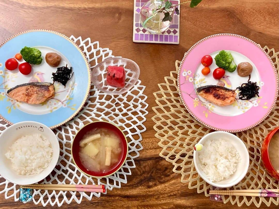六車奈々さんのインスタグラム写真 - (六車奈々Instagram)「いとこが泊まりにきて、一人っ子のせりは大喜び‼️楽しい時間を過ごしました🩷 今朝は、和食メニュー。  たくさん食べて、 たくさん遊んで、 たくさん笑って、 夏休みの良い思い出になったね🩷  #子育て #夏休み  #朝ごはん」8月8日 19時48分 - nanarokusha