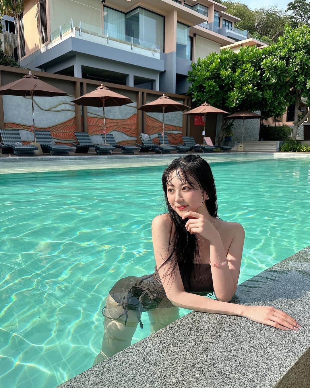 のインスタグラム：「. タイ最高だったな🫶🏻  暑いところで水に触れるの本当にすき🥺 けどお風呂は本当にきらい🎶WWW  #シャッフルアイランド」