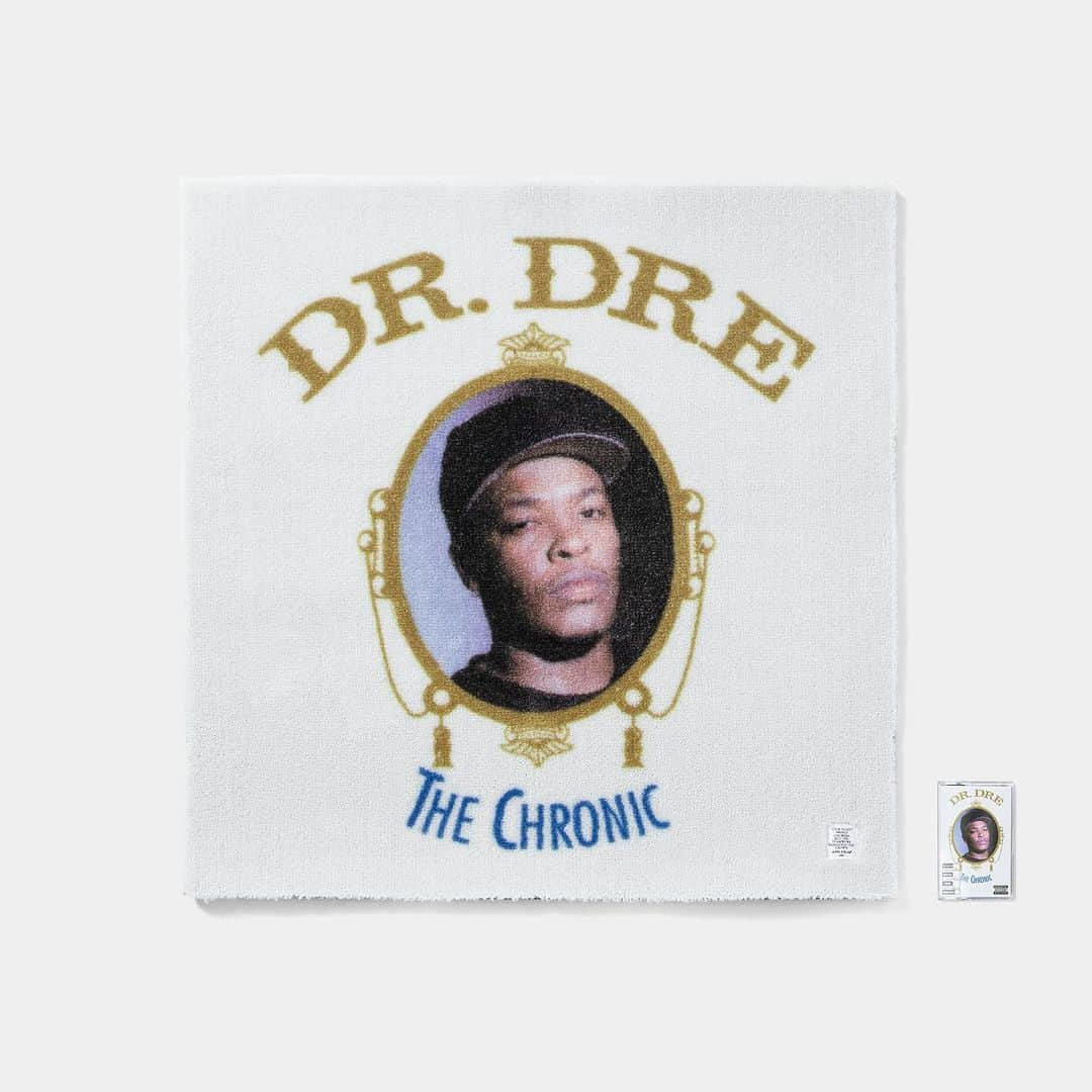 アップルバムさんのインスタグラム写真 - (アップルバムInstagram)「California Love Collection vol.1 【Dr.Dre “THE CHRONIC”】  30th Anniversary Collection  音楽プロデューサー、ラッパー、実業家であり、ウエストコーストヒップホップのパイオニア的存在のDr.Dre。  彼の長いキャリアの中でも特別な意味を持つソロデビューアルバム【The Chronic】は、彼をソロアーティストとして確立するだけでなく、音楽業界で最も影響力のあるプロデューサーの一人としての地位を確固たるものにした名盤。  【The Chronic】アルバム発売後30周年を記念したコラボレーションは、国内のファッションブランド初の試みとなります。 全8型となる今回のコレクション。 8月11日(金祝)より発売いたします。  詳細はオフィシャルWEBサイトのFEATUREページをご覧ください。  @applebum_tokyo @drdre #applebum #drdre #thechronic」8月8日 19時55分 - applebum_tokyo